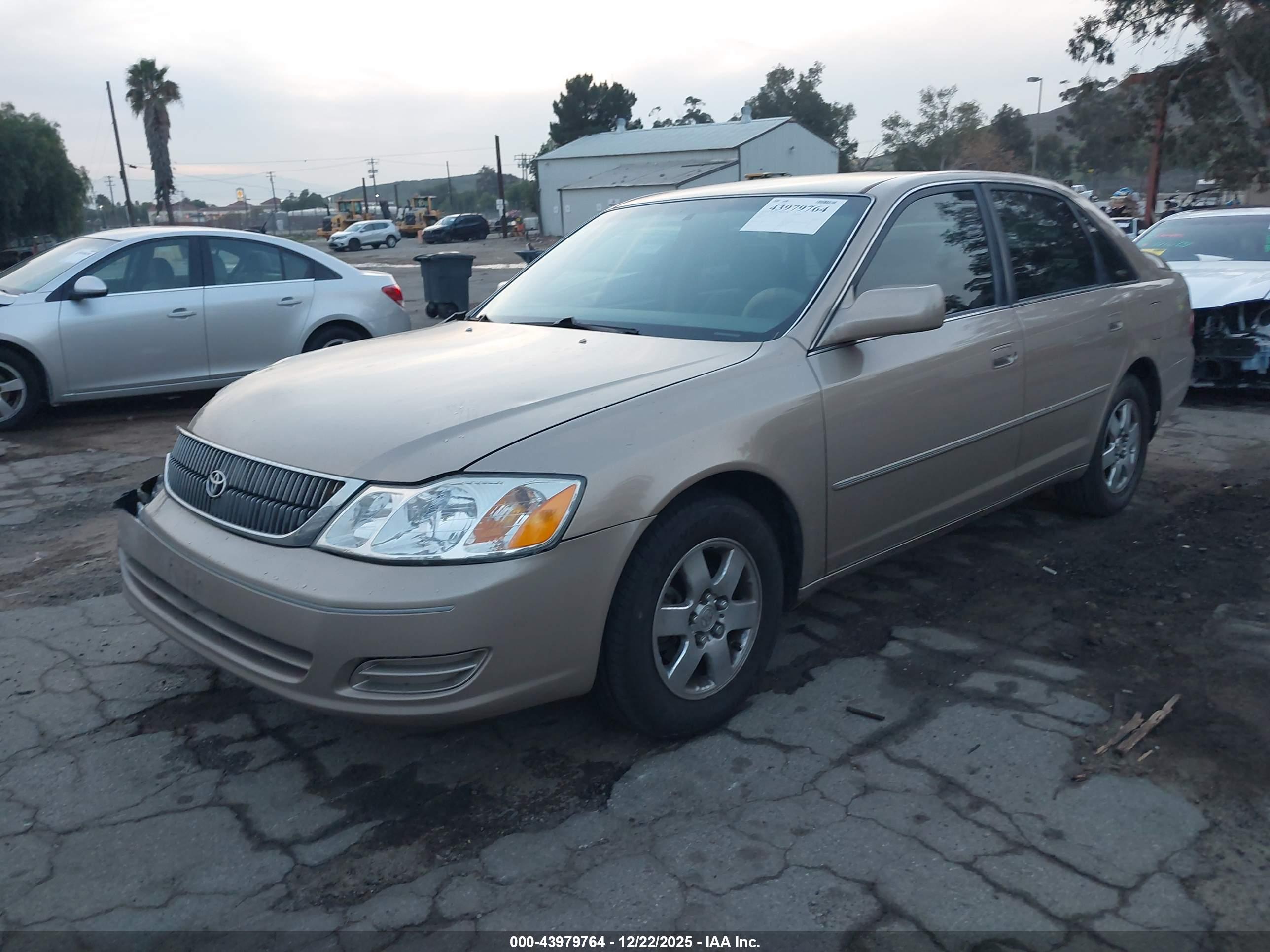 TOYOTA AVALON image 2