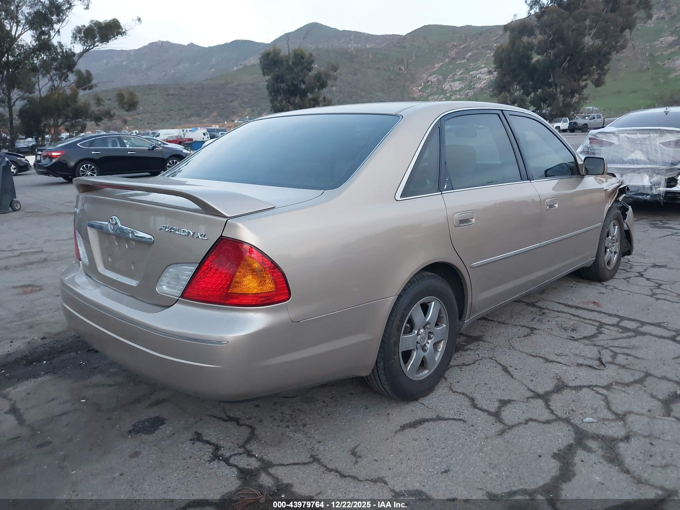 TOYOTA AVALON image 4