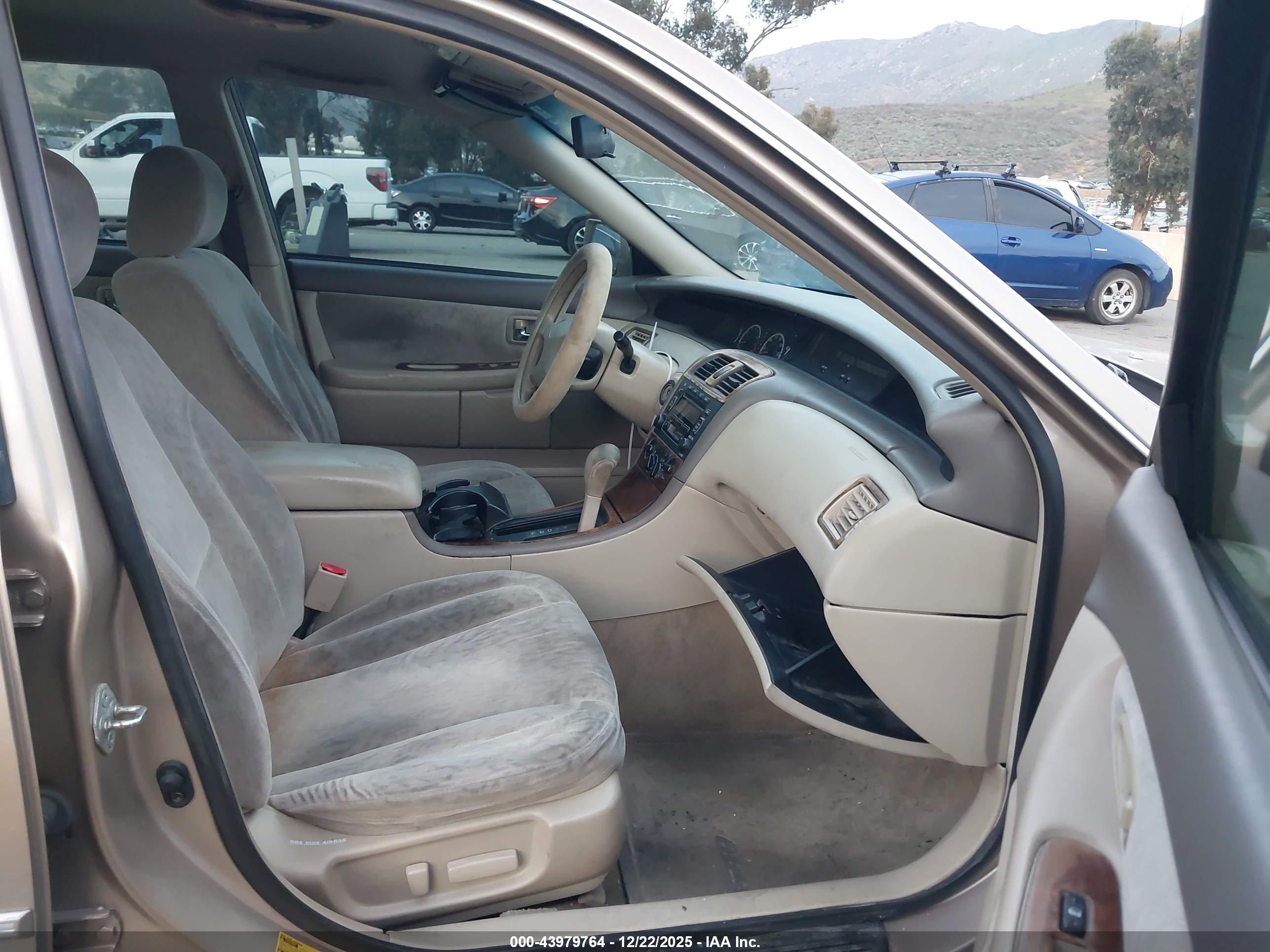 TOYOTA AVALON image 5