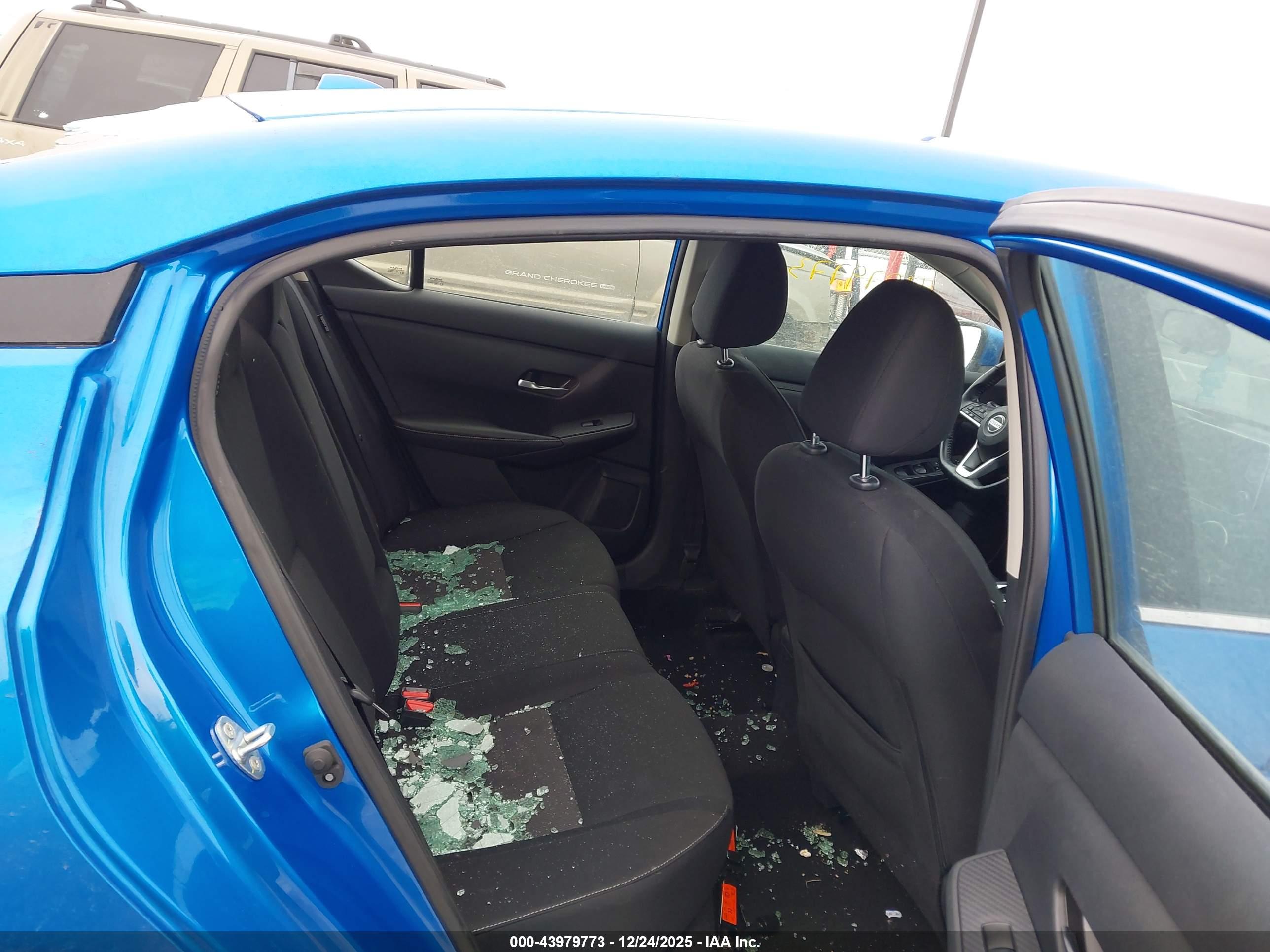 NISSAN SENTRA image 8
