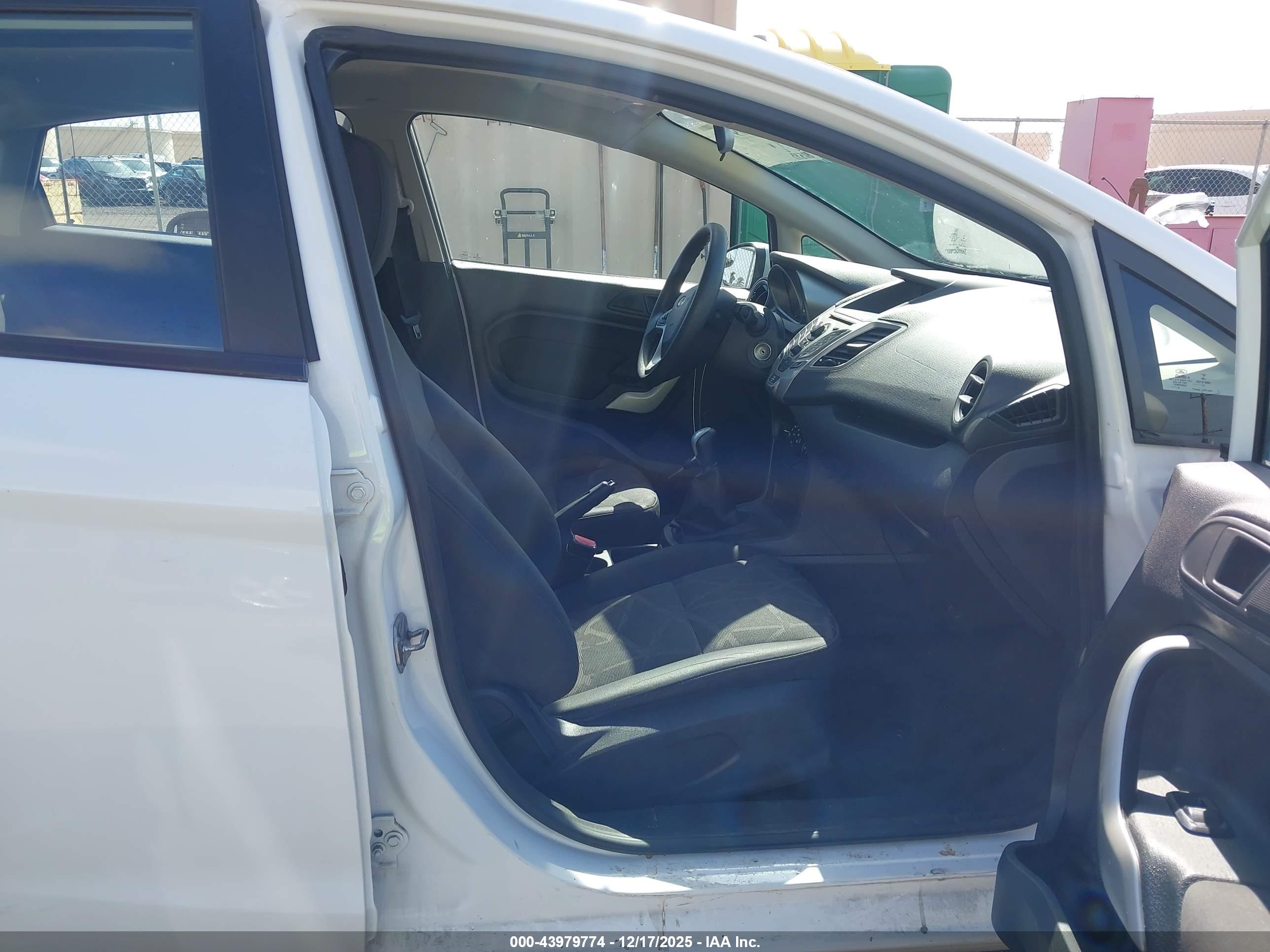 FORD FIESTA image 5