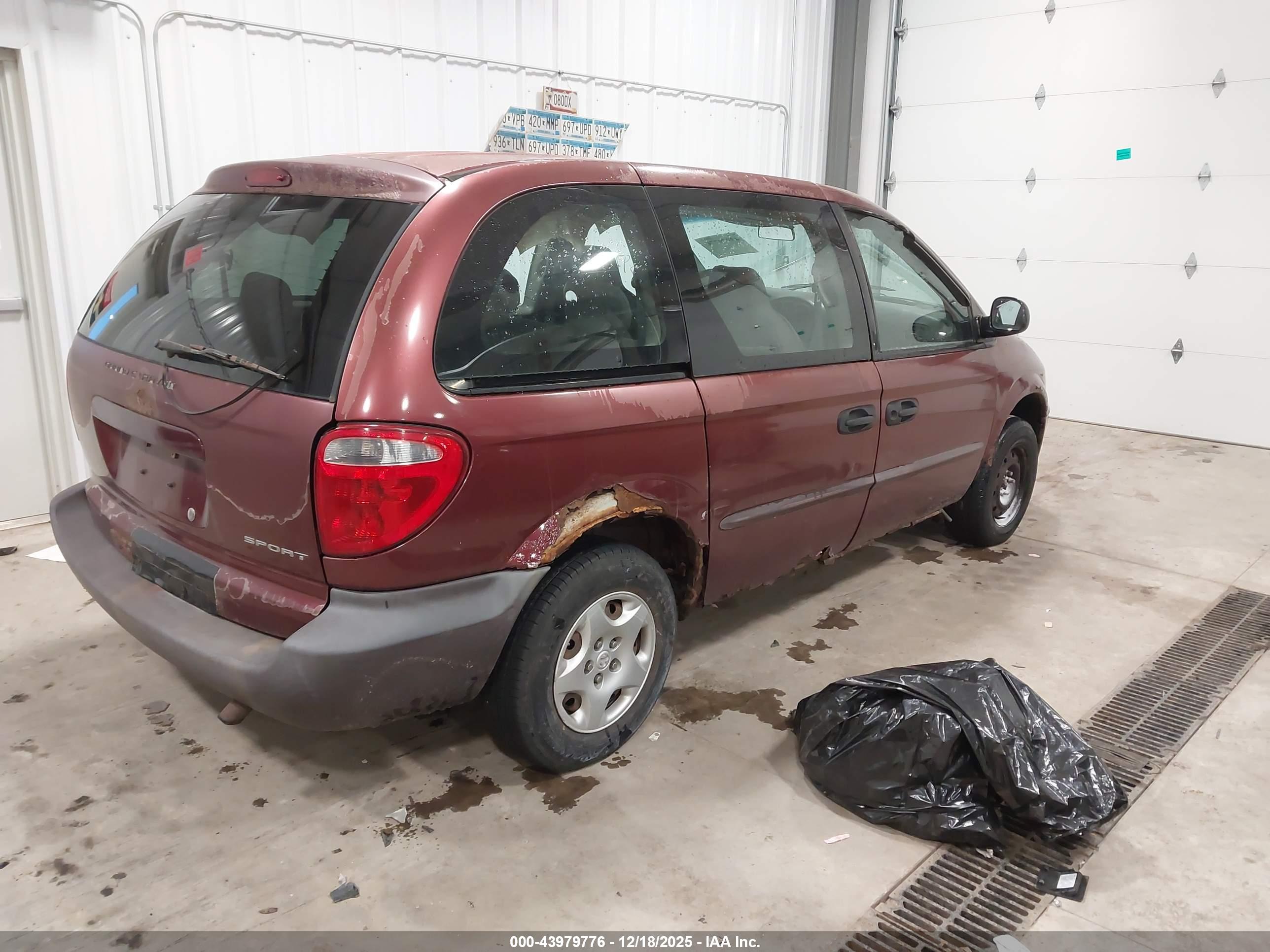 DODGE CARAVAN image 4