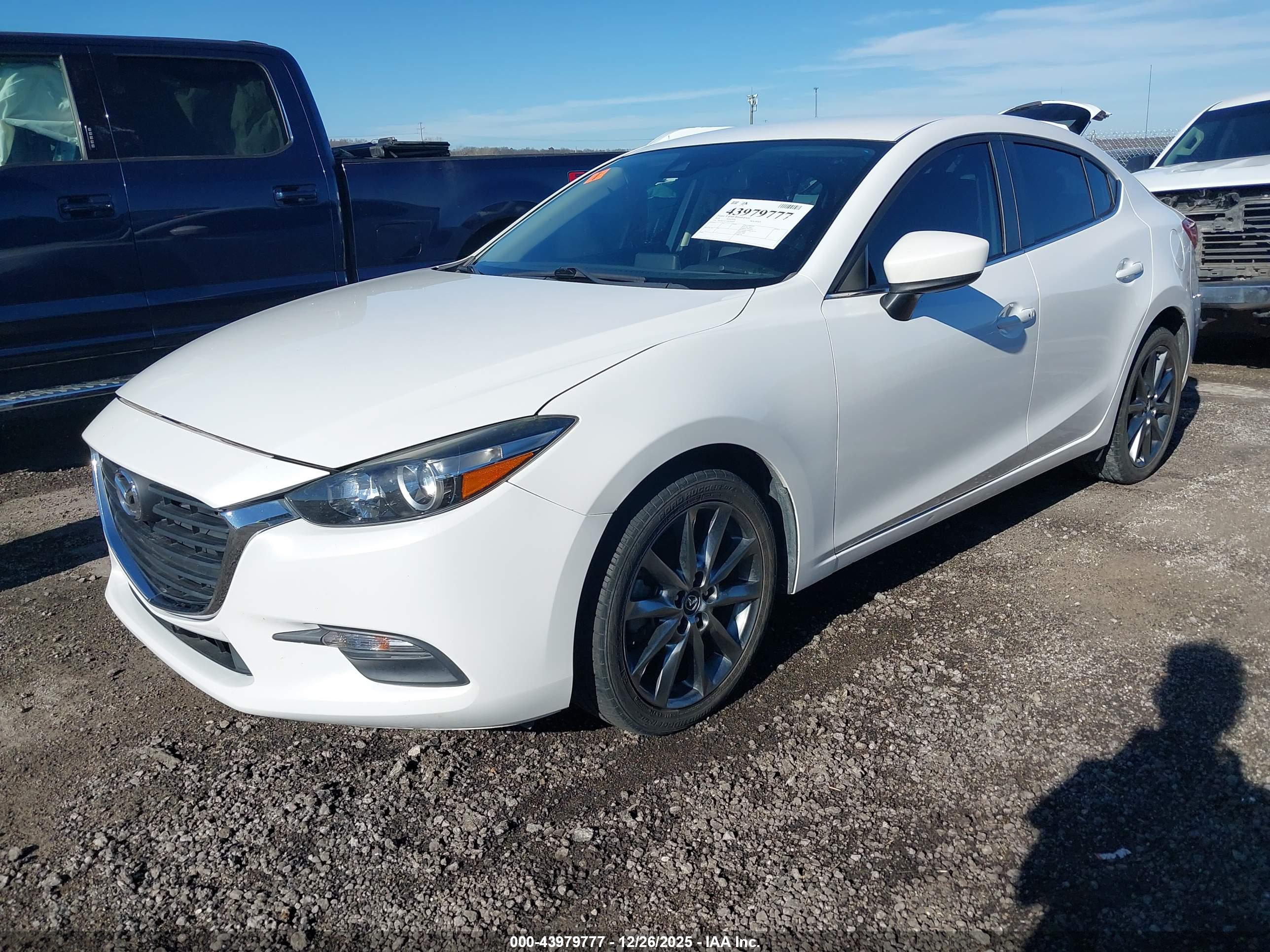 MAZDA MAZDA3 image 2