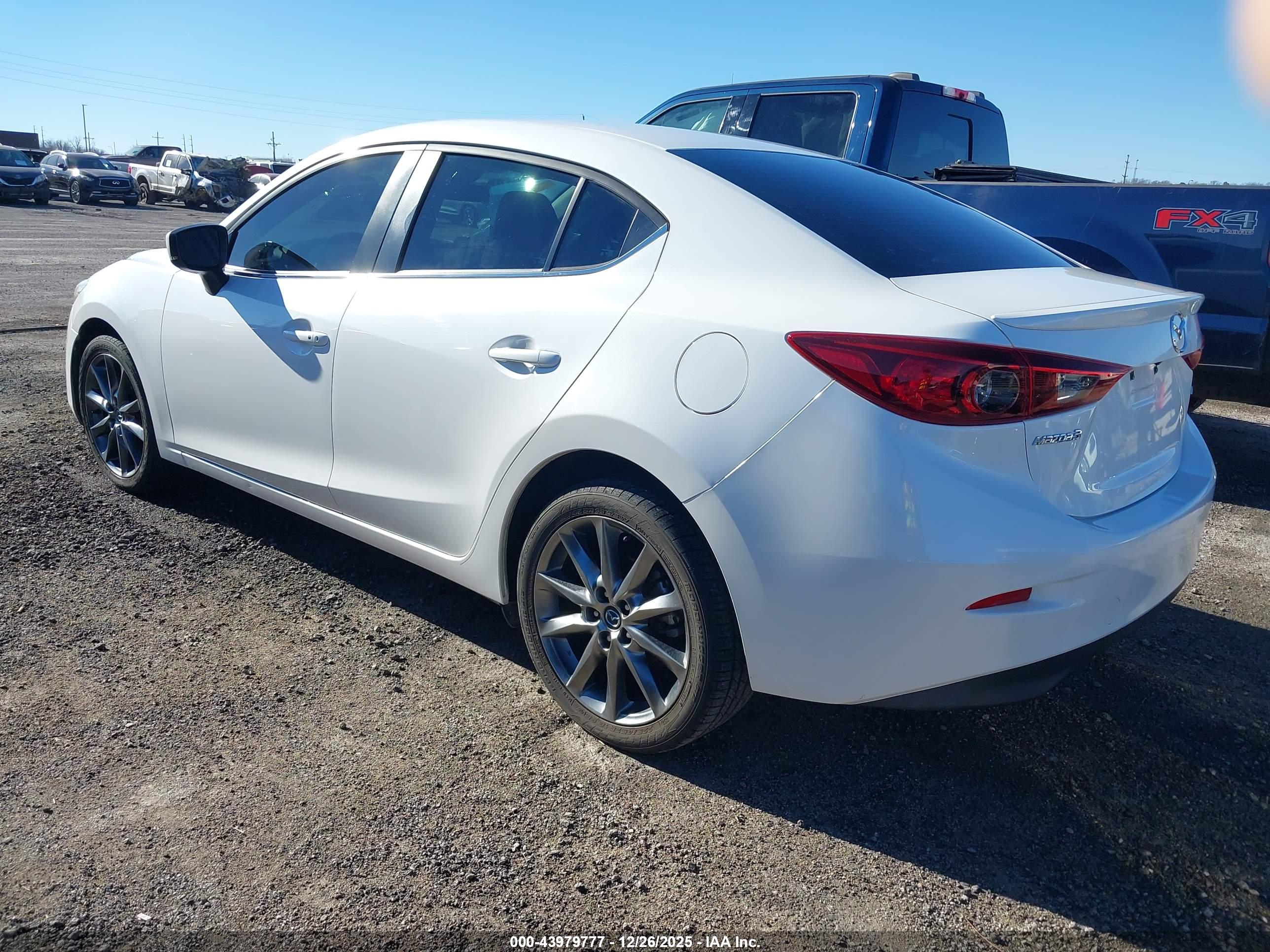 MAZDA MAZDA3 image 3
