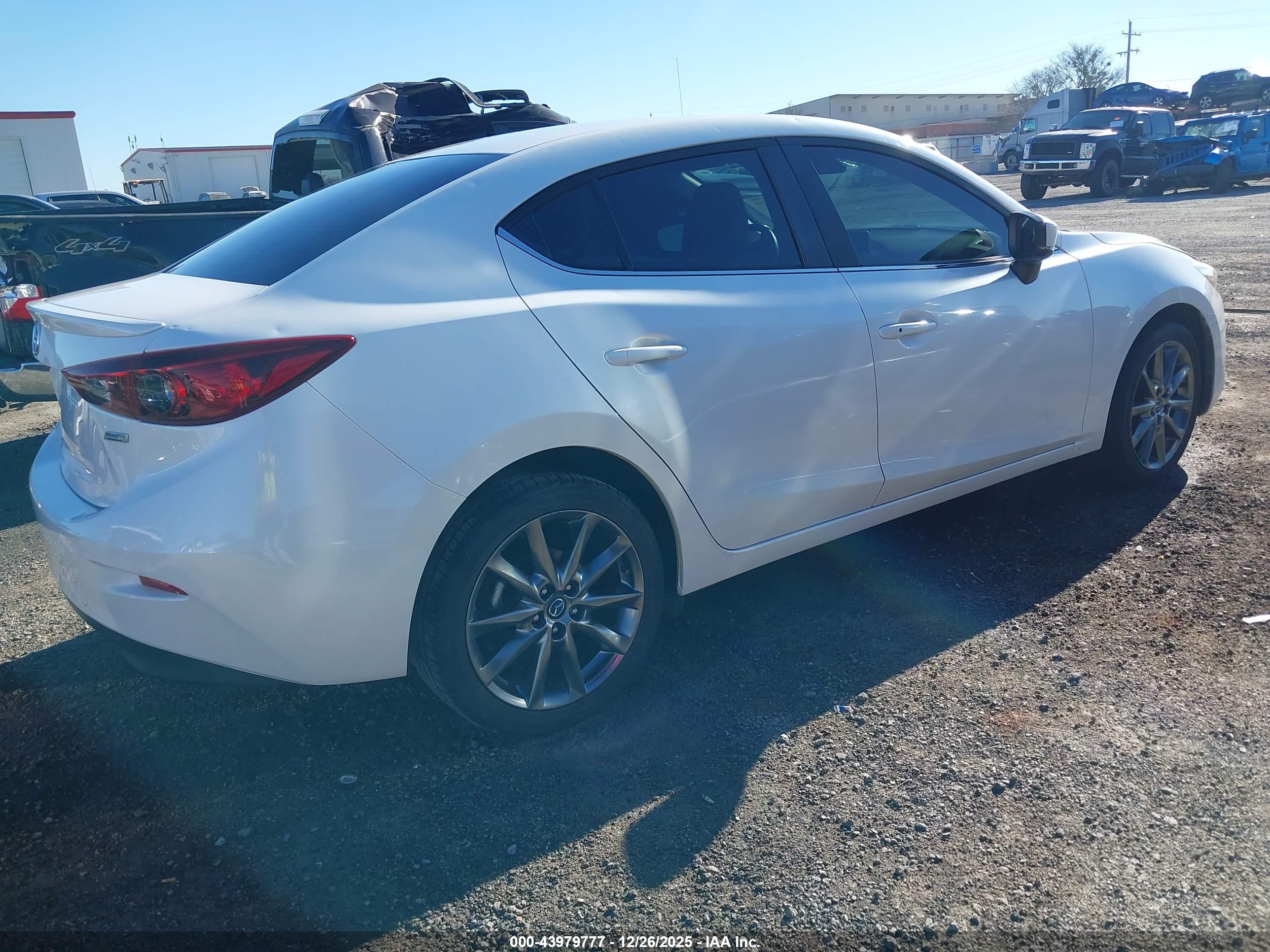 MAZDA MAZDA3 image 4