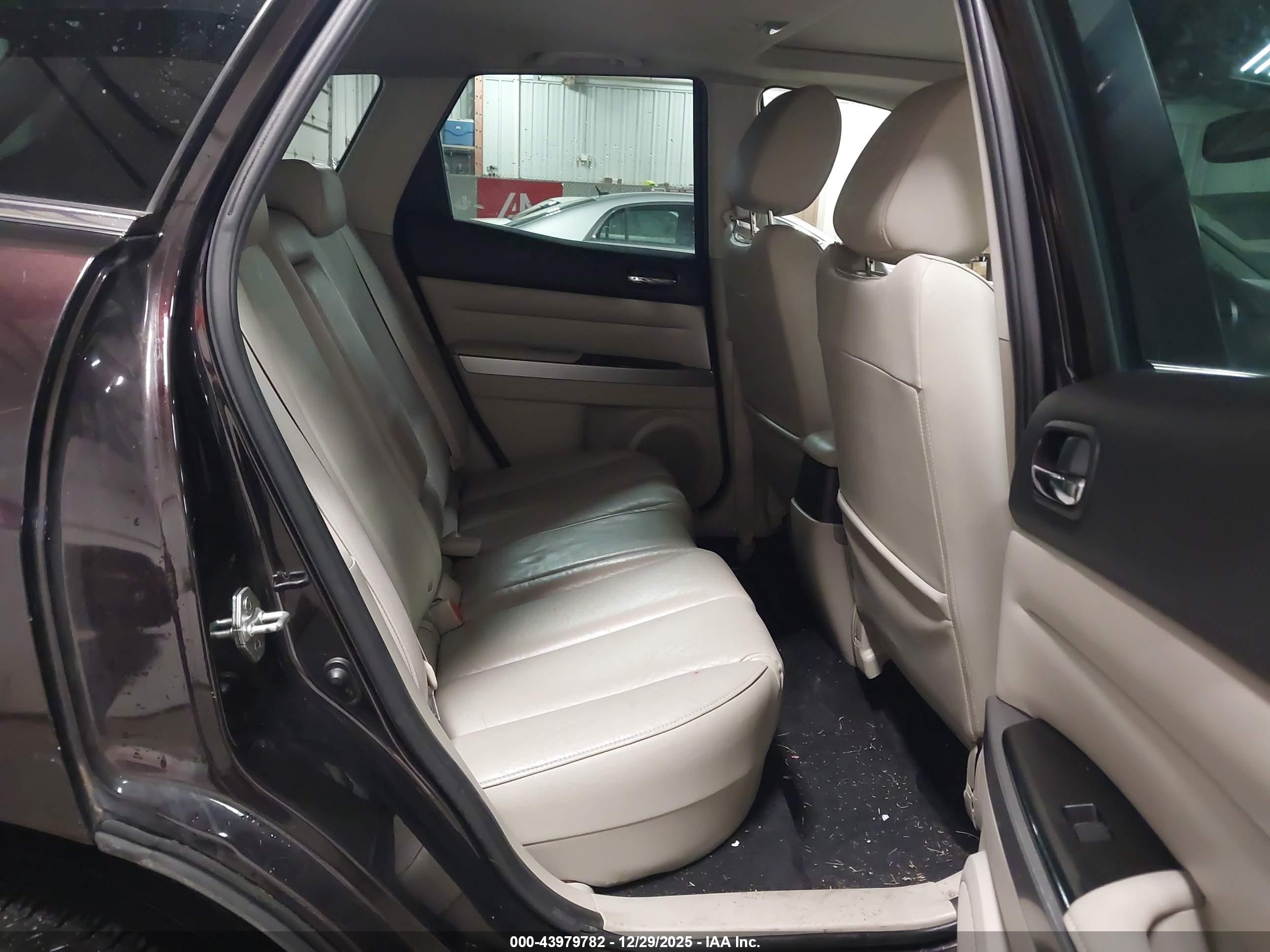 MAZDA CX-7 image 8