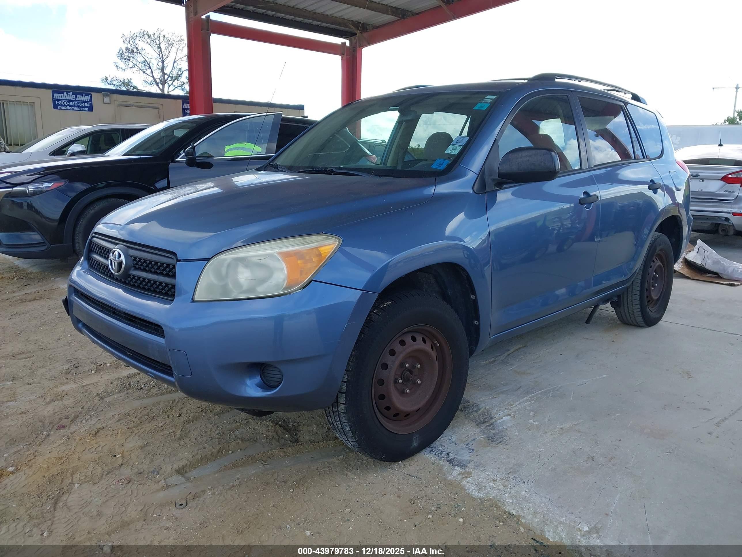 TOYOTA RAV4 image 2