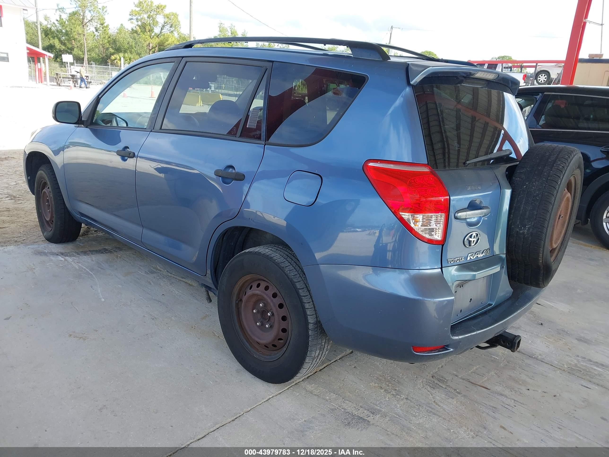 TOYOTA RAV4 image 3