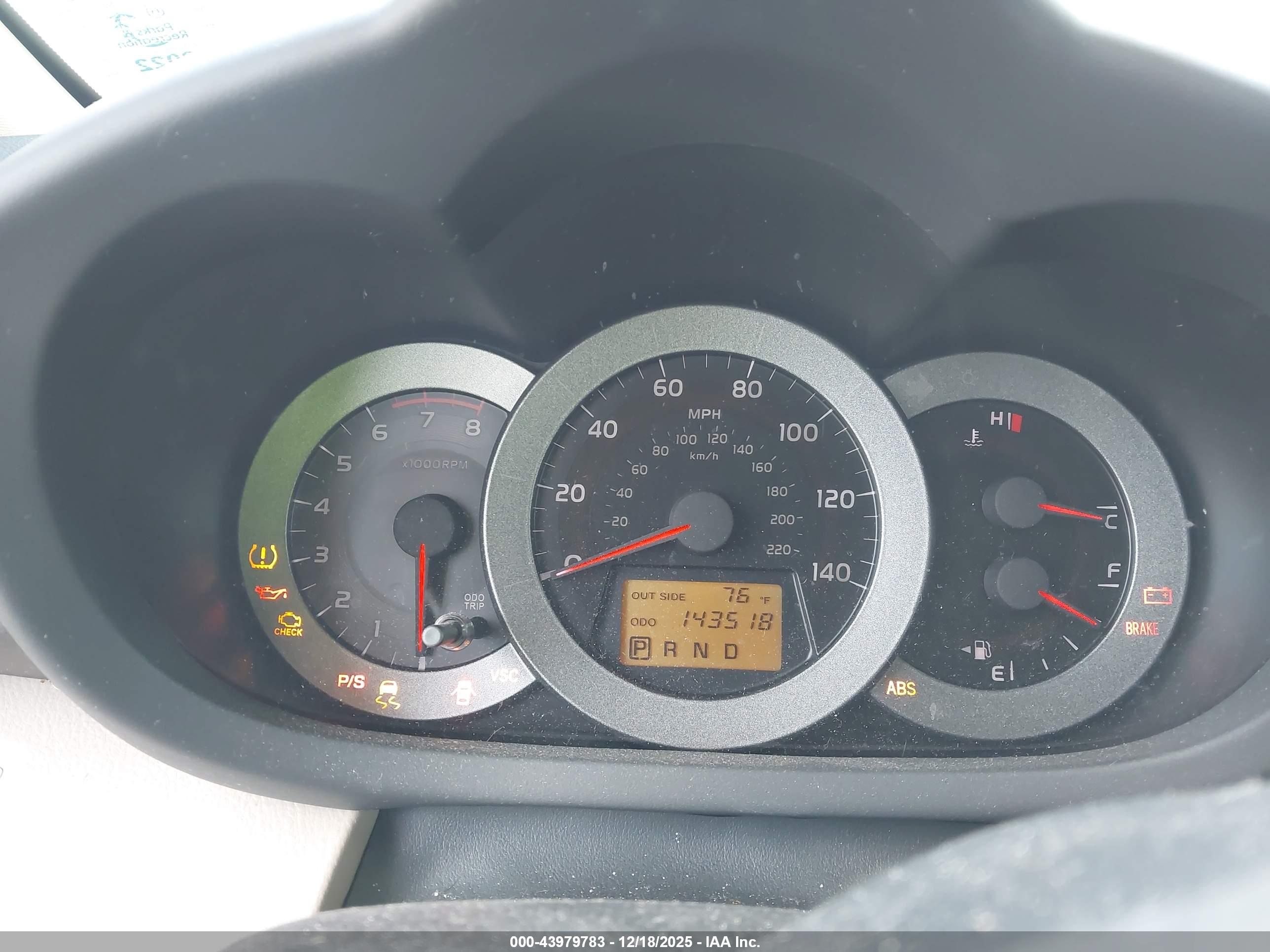 TOYOTA RAV4 image 7