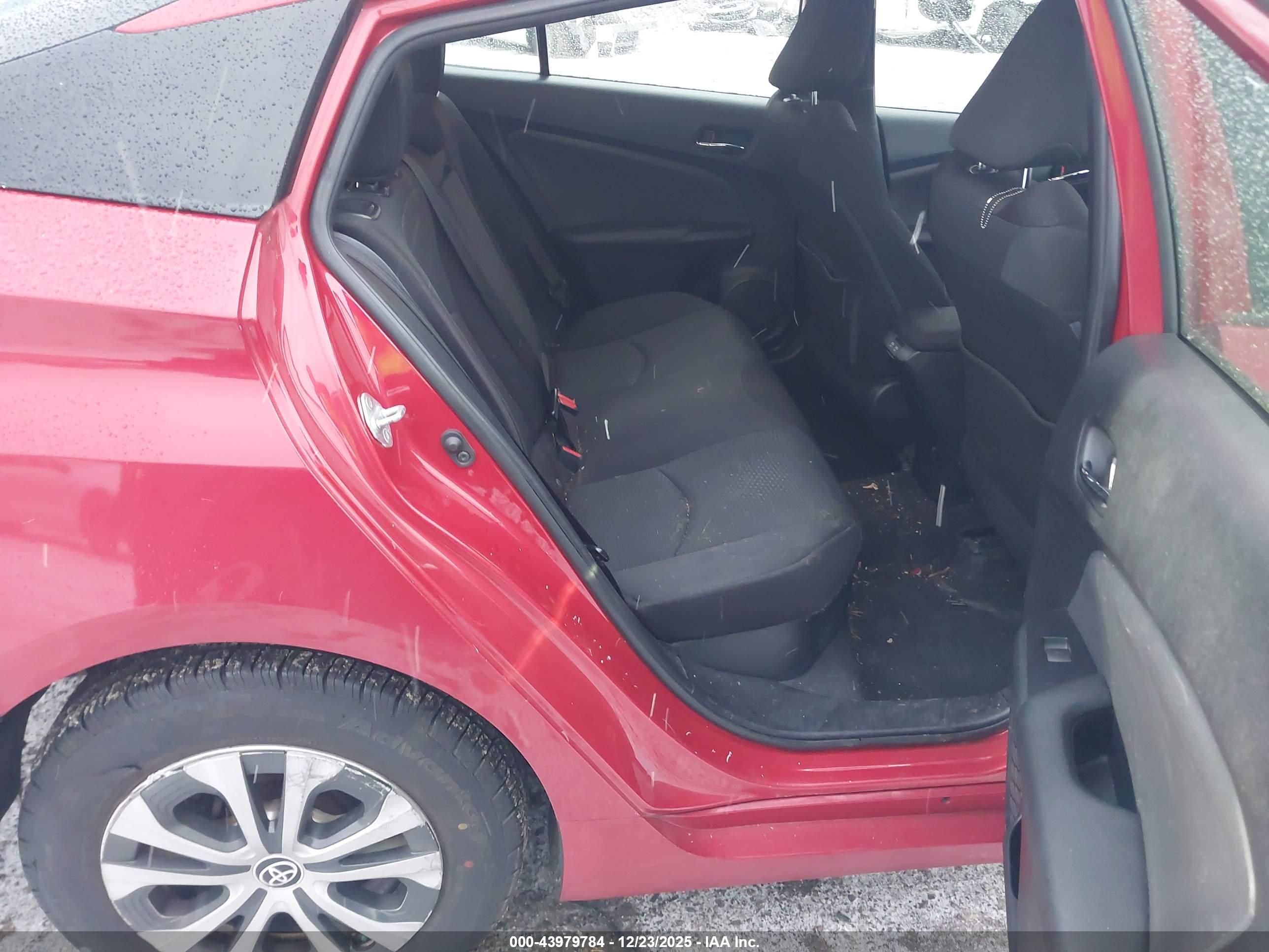 TOYOTA PRIUS image 8
