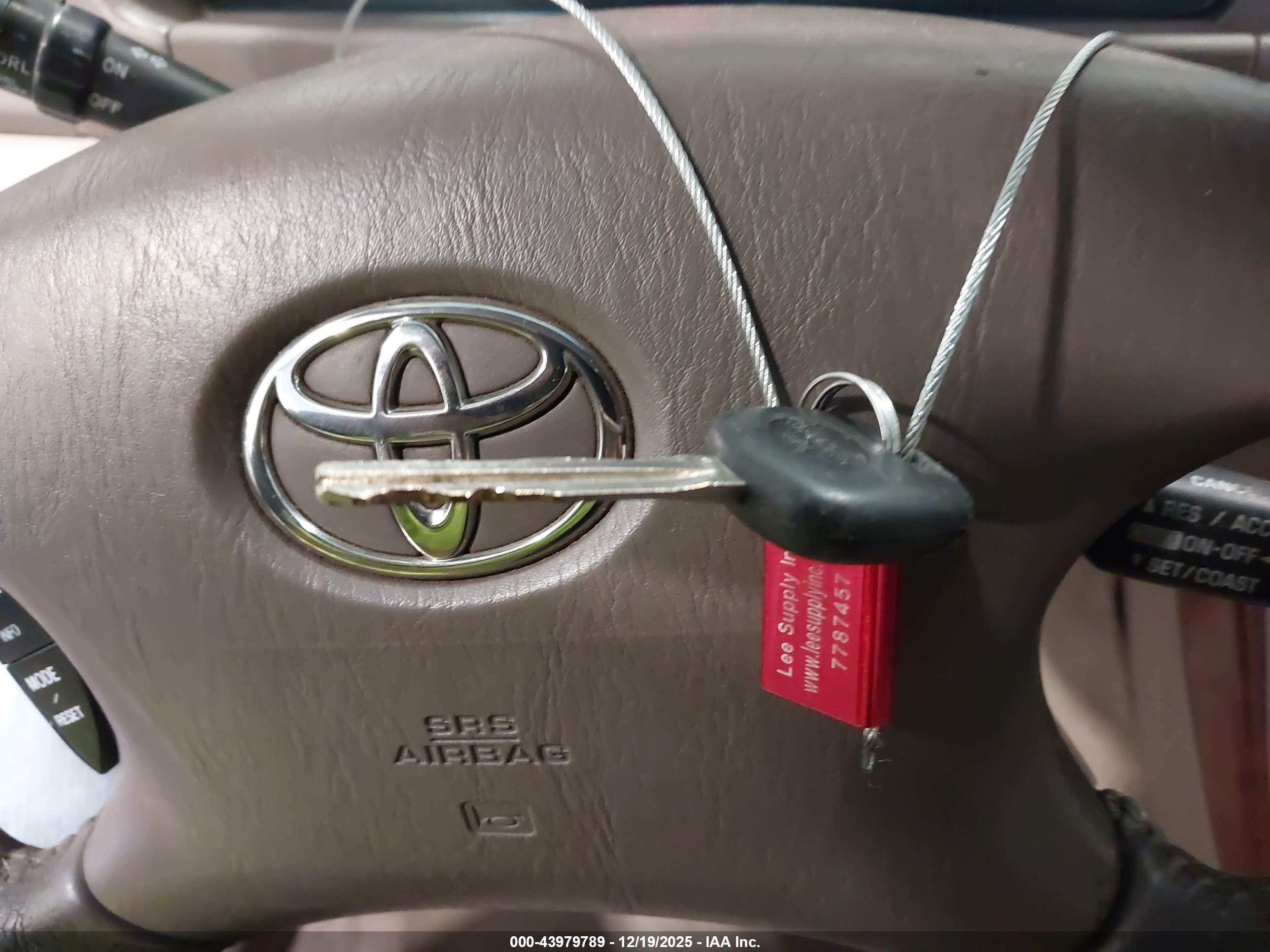 TOYOTA CAMRY image 11