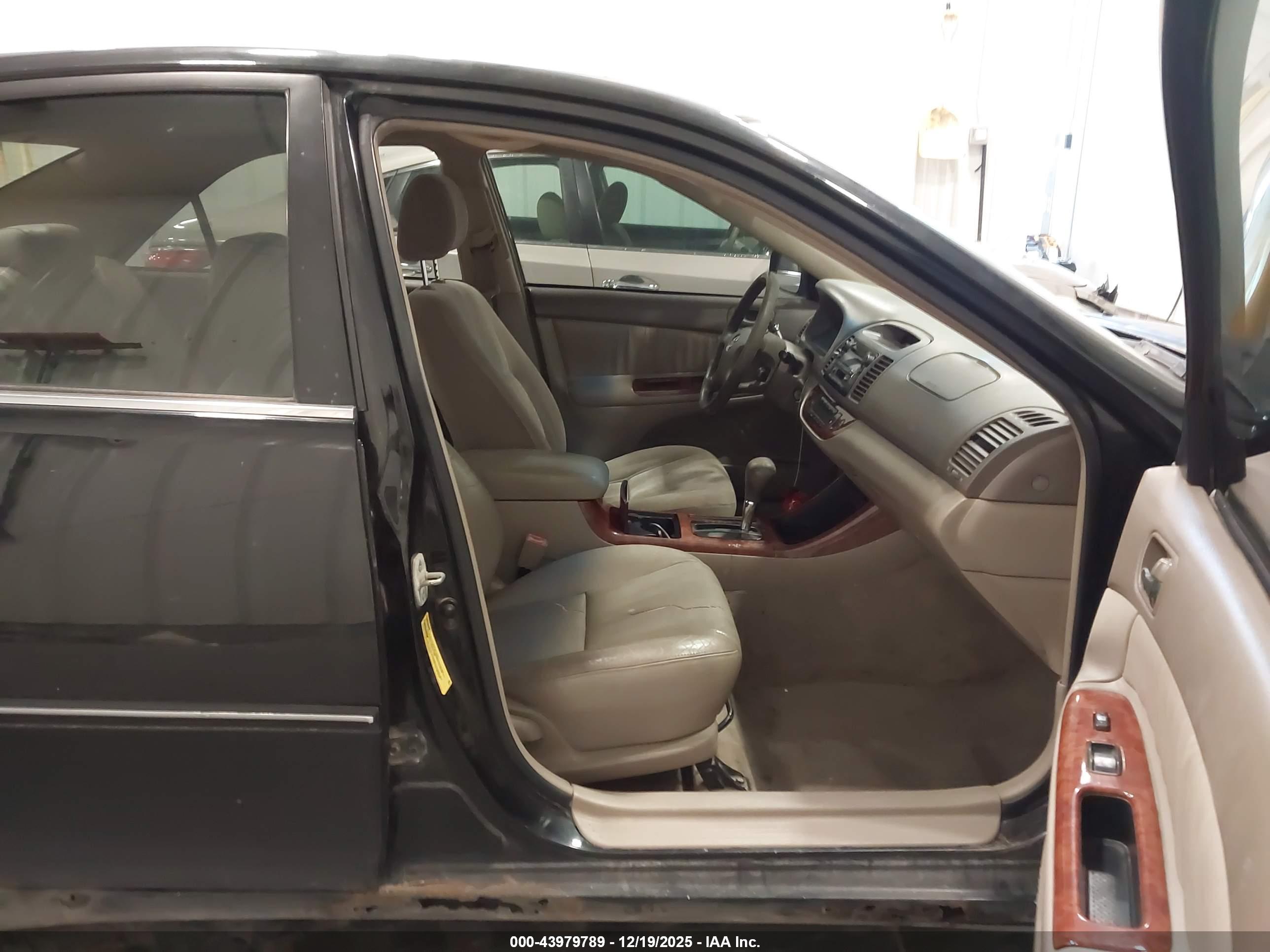 TOYOTA CAMRY image 5