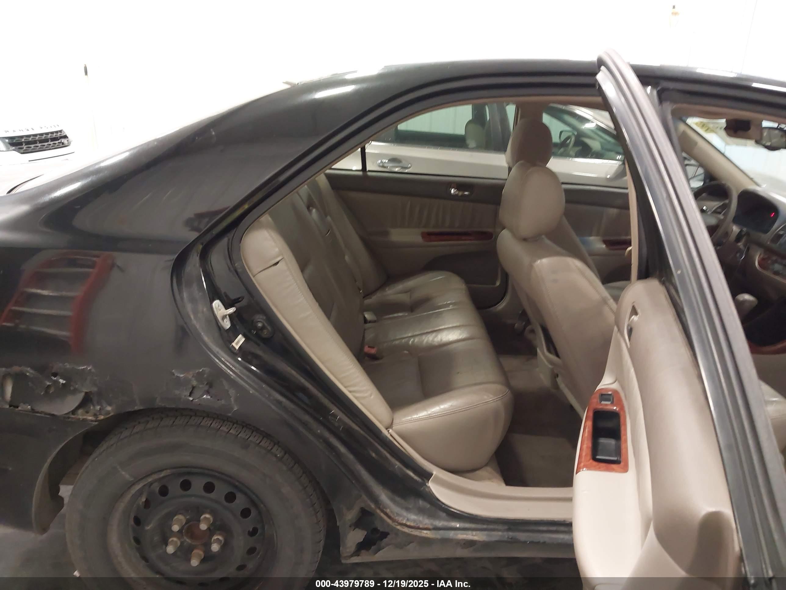TOYOTA CAMRY image 8
