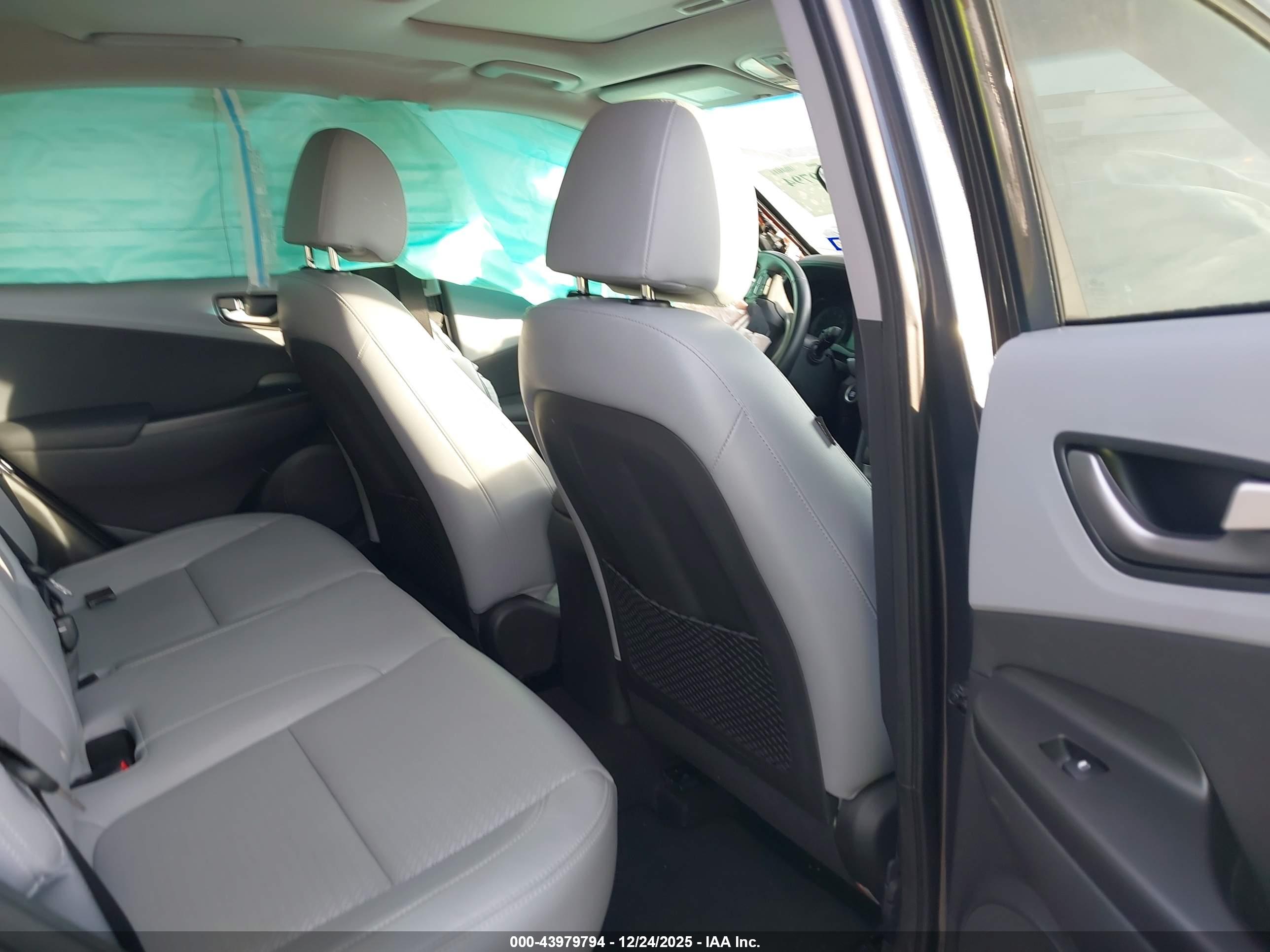 HYUNDAI KONA image 8