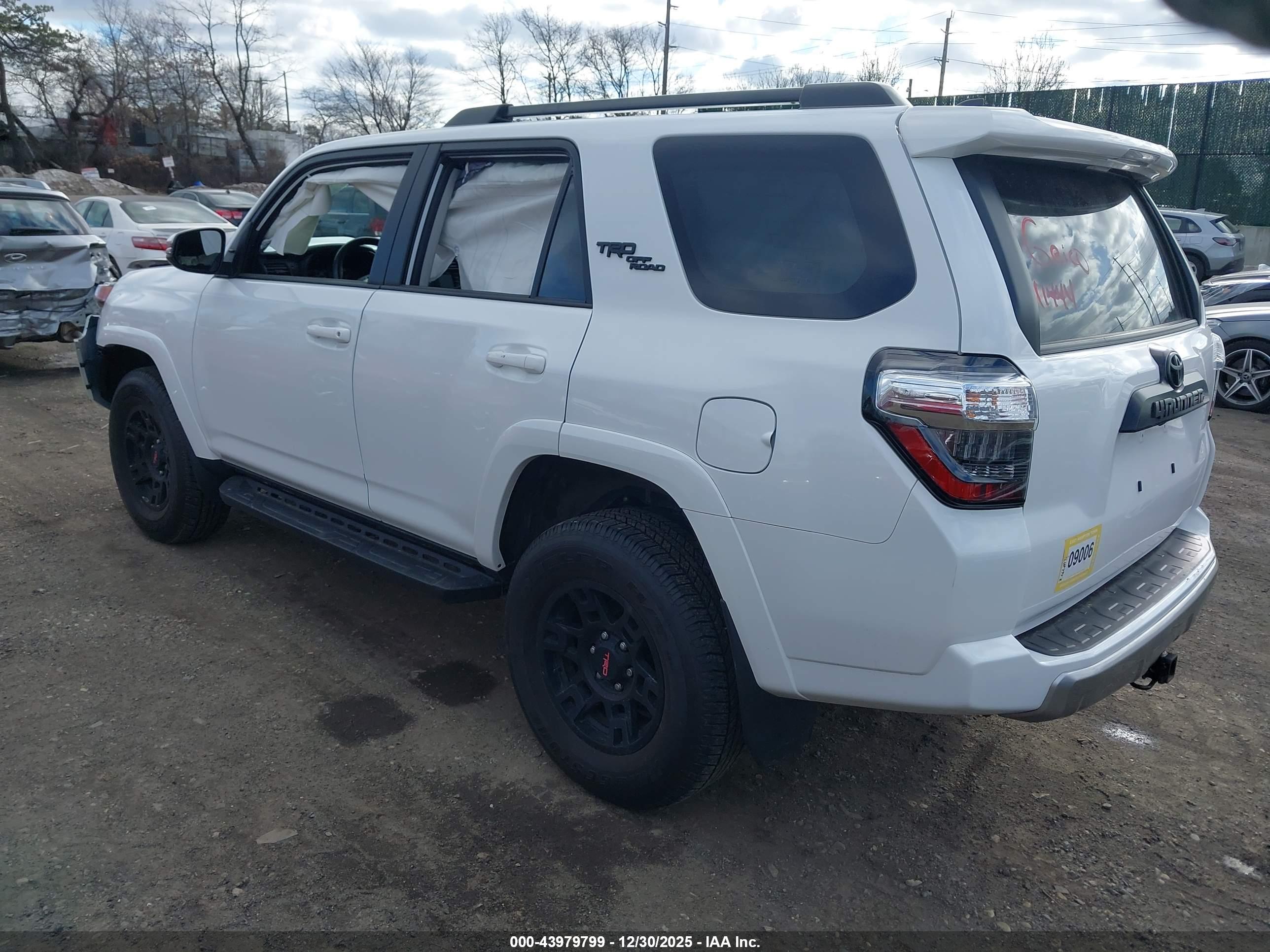 TOYOTA 4RUNNER image 3