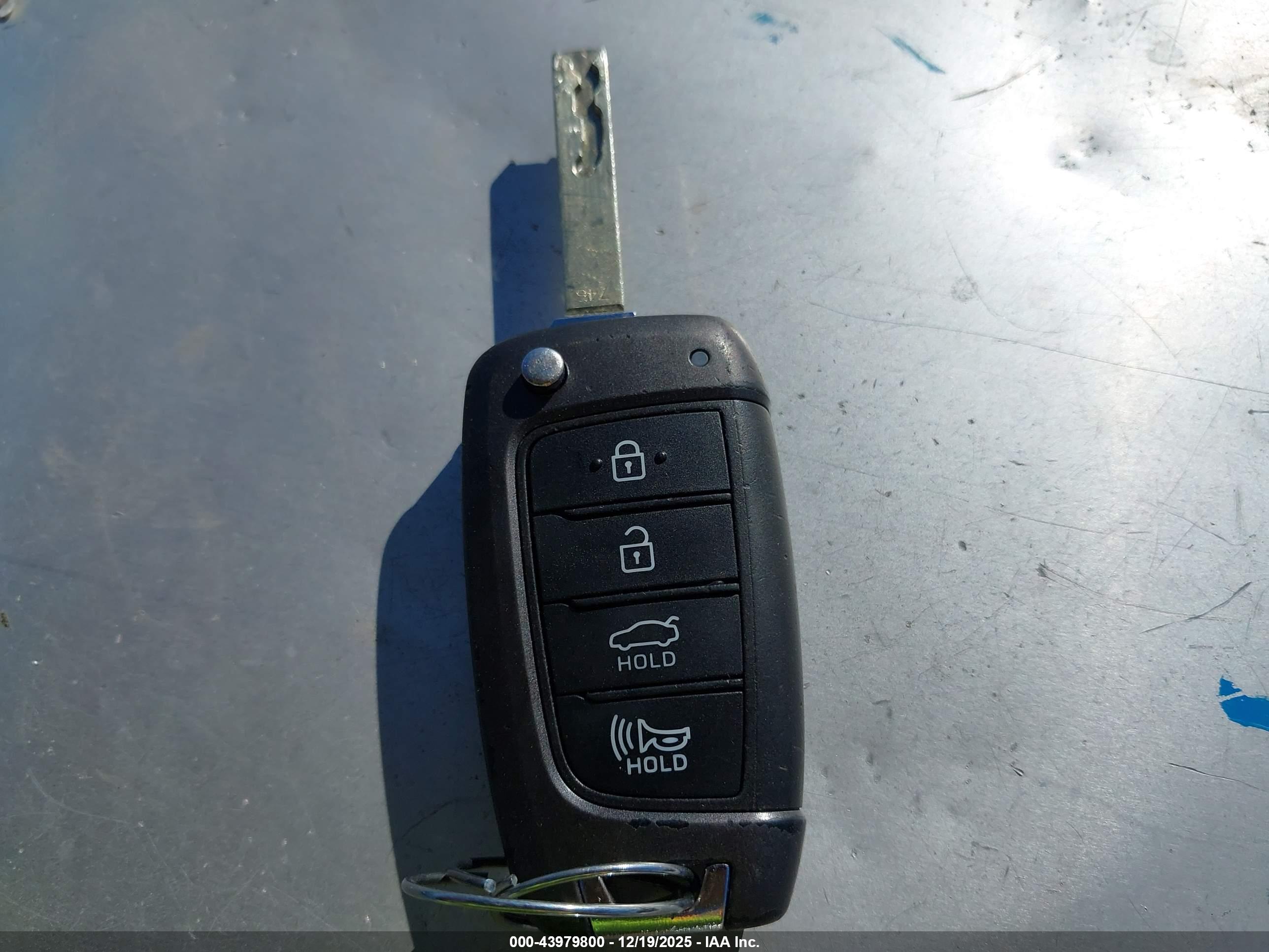 HYUNDAI ACCENT image 11