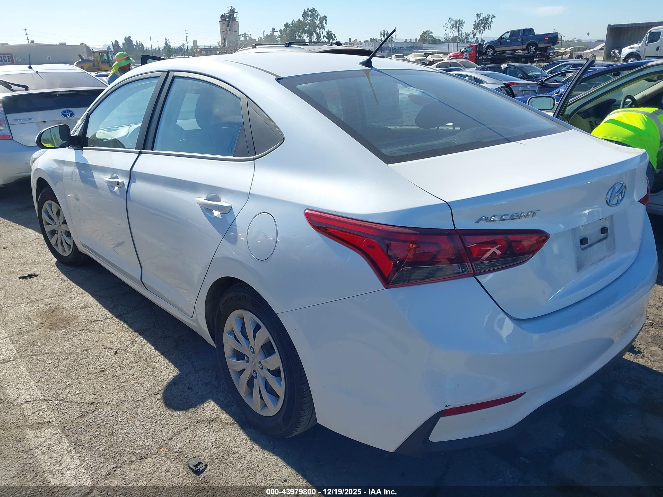 HYUNDAI ACCENT image 3