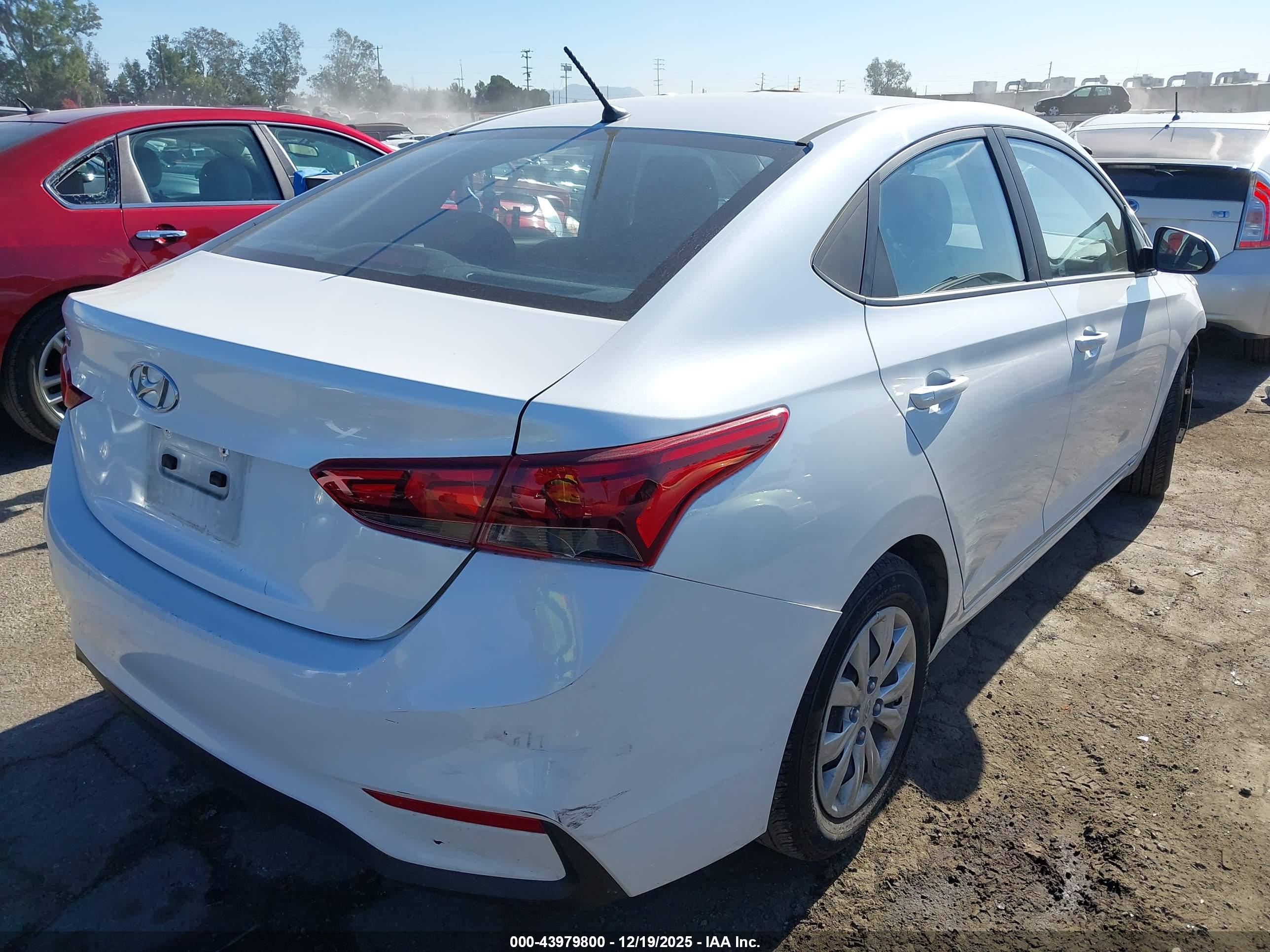 HYUNDAI ACCENT image 4