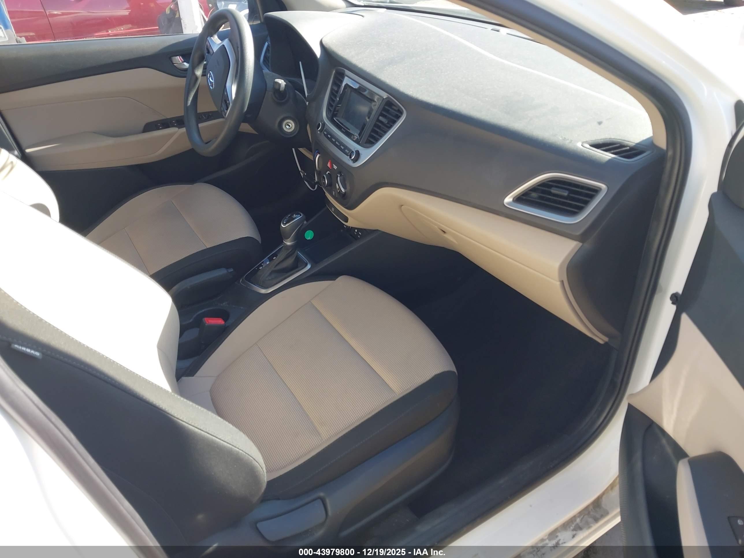 HYUNDAI ACCENT image 5