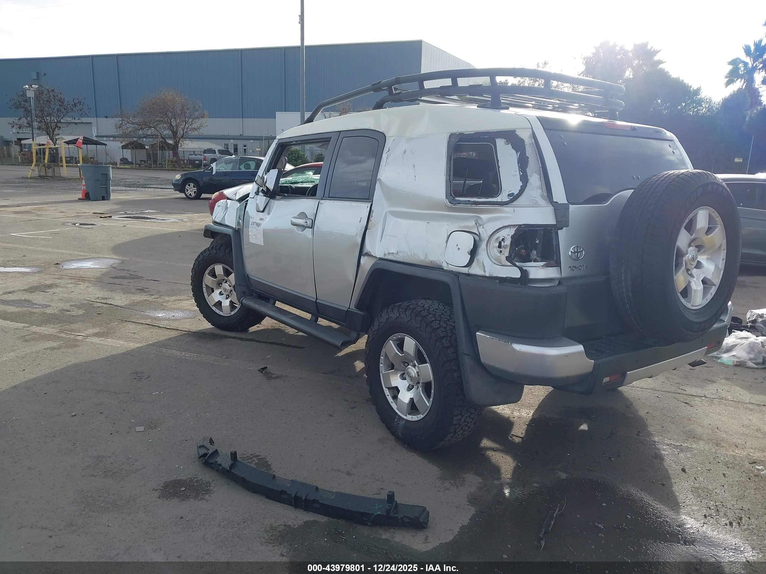 TOYOTA FJ image 3