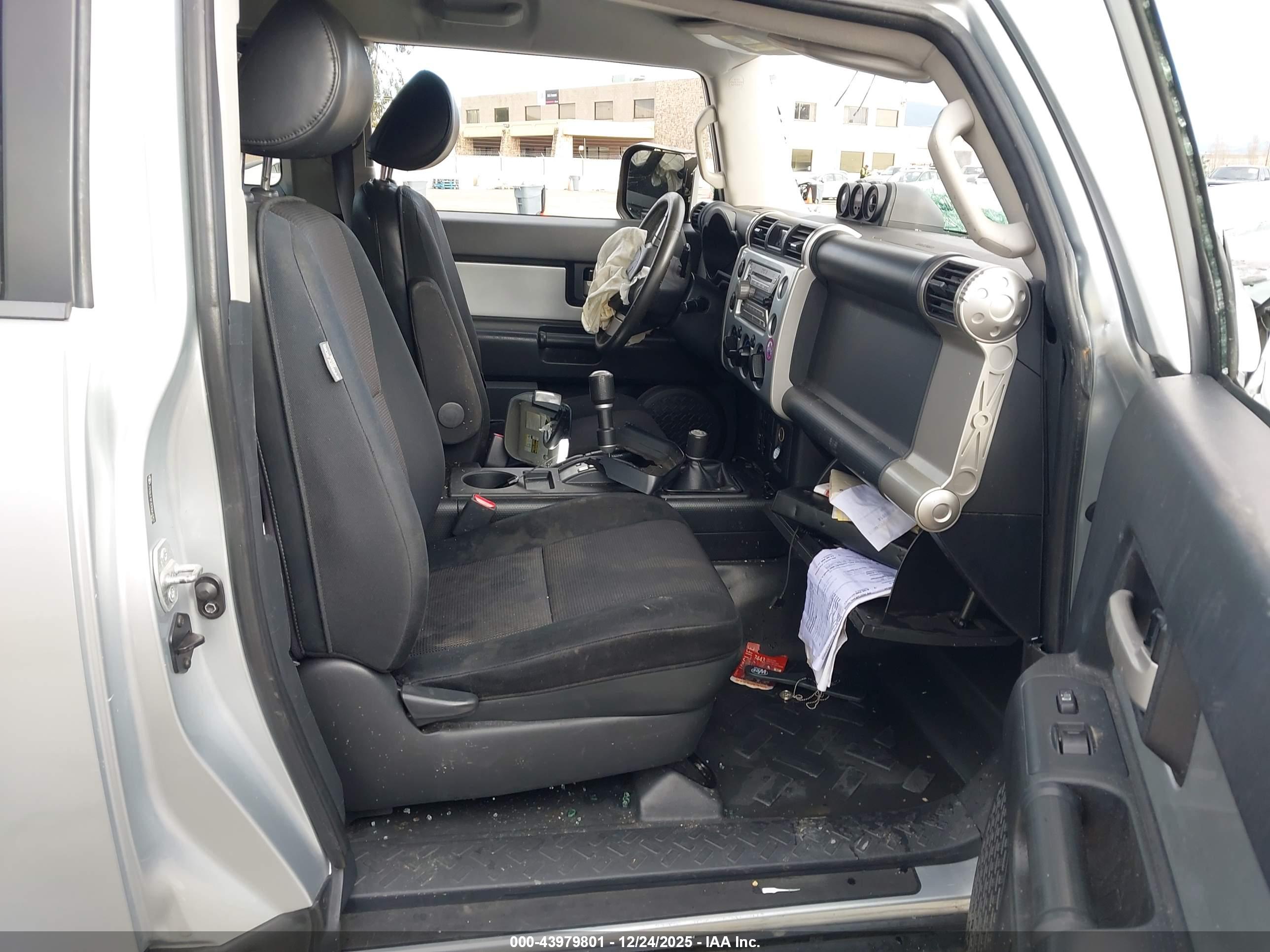 TOYOTA FJ image 5