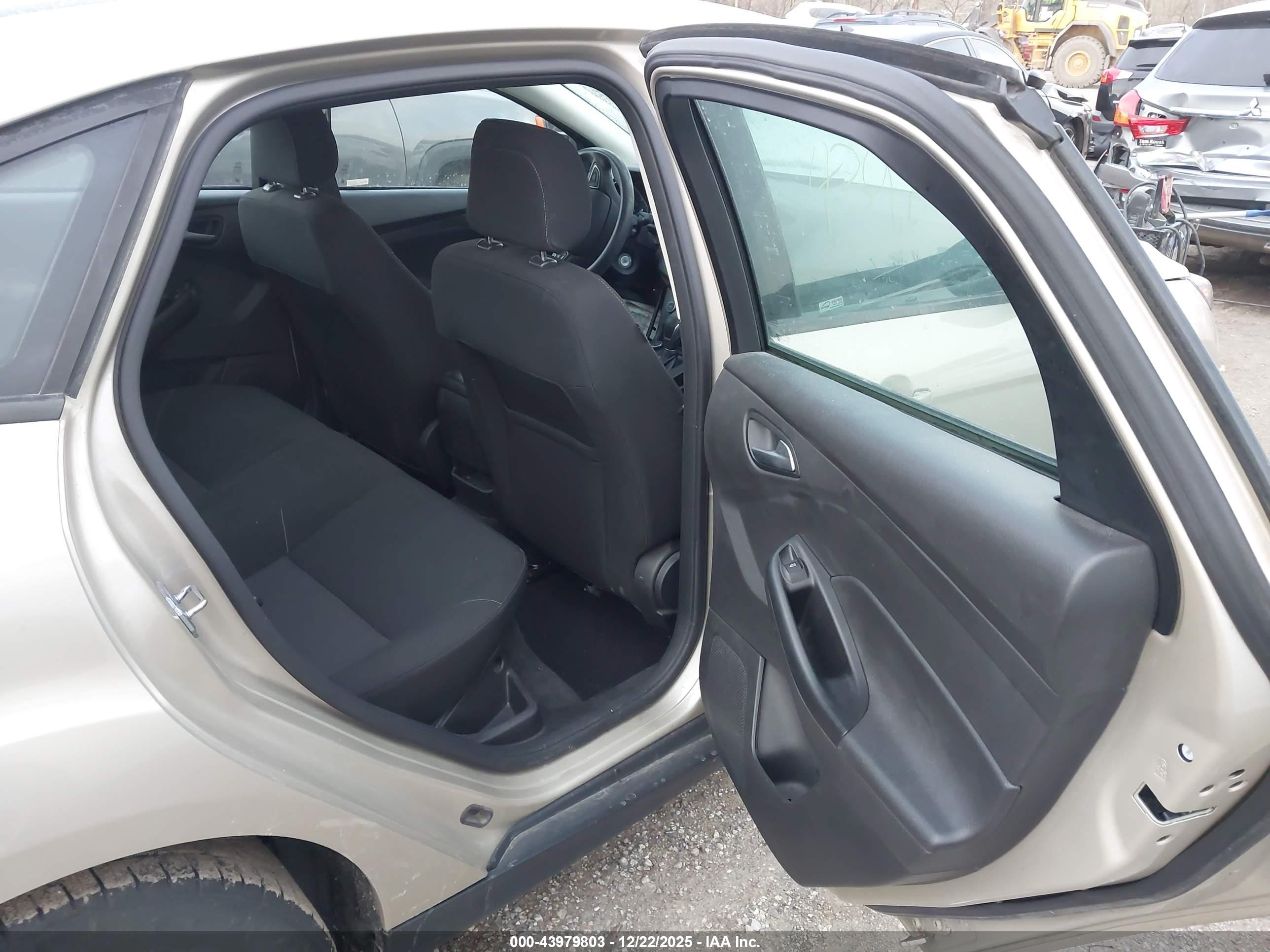 FORD FOCUS image 8