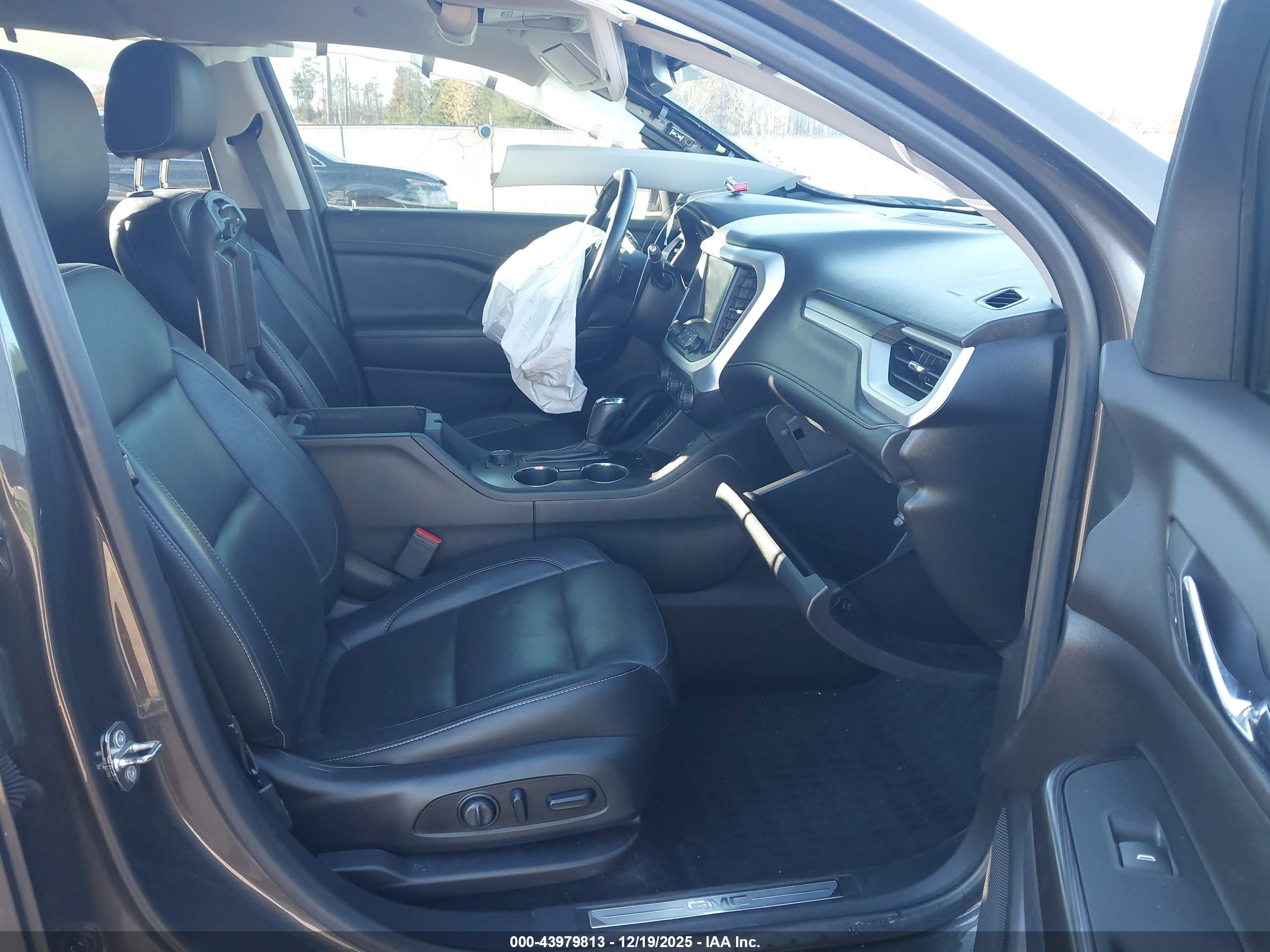 GMC ACADIA image 5