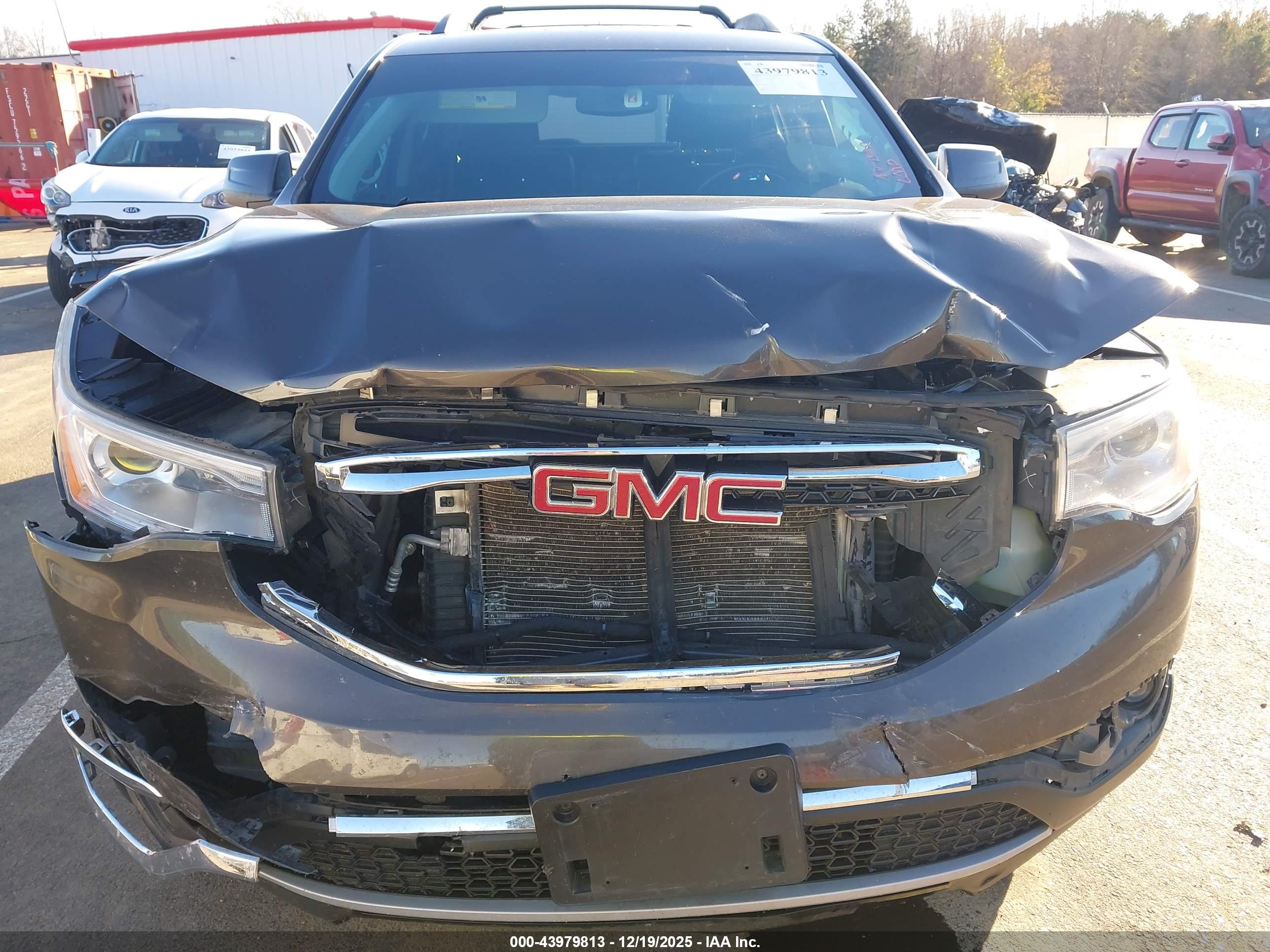 GMC ACADIA image 6