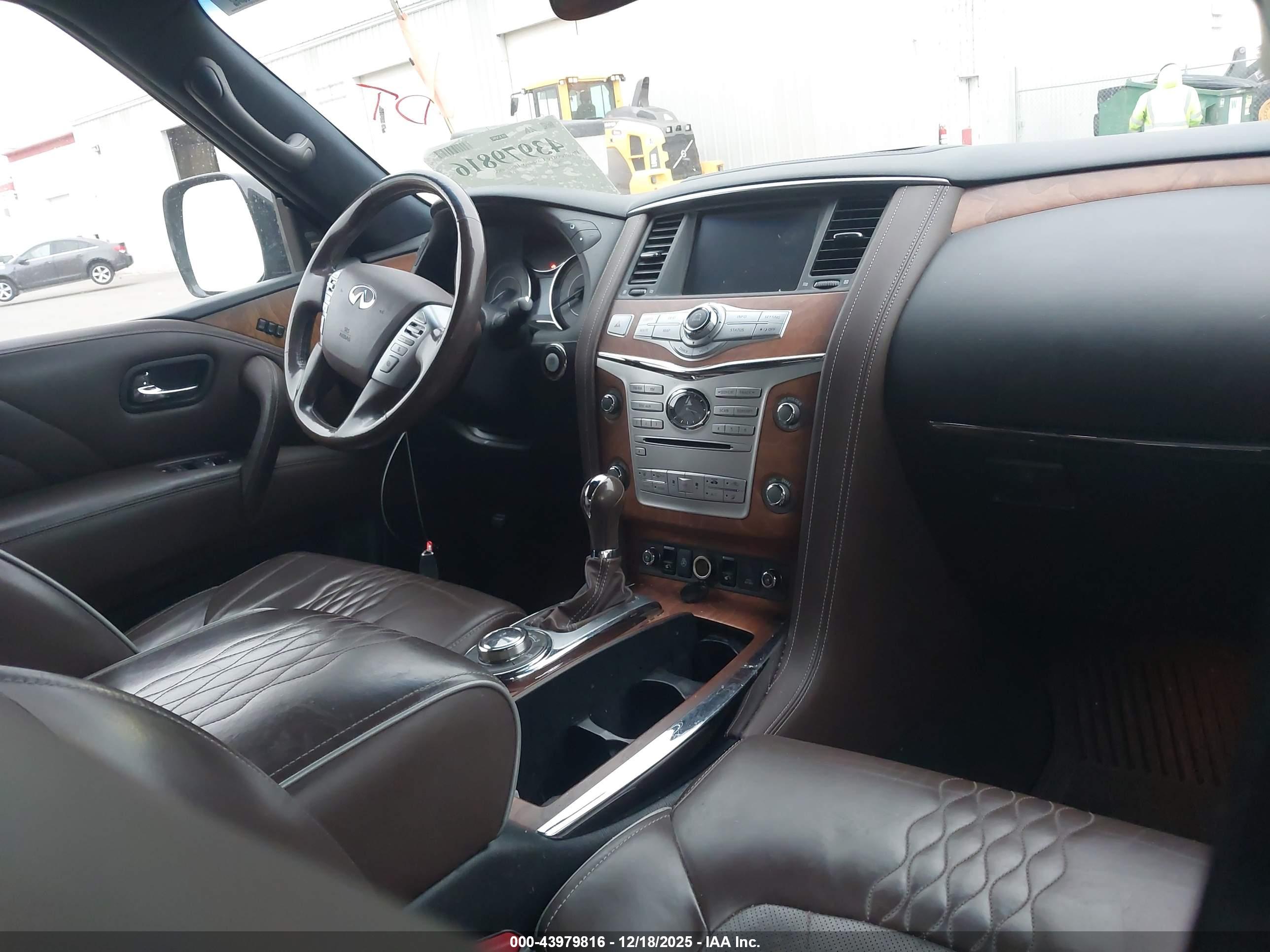 INFINITI QX80 image 5