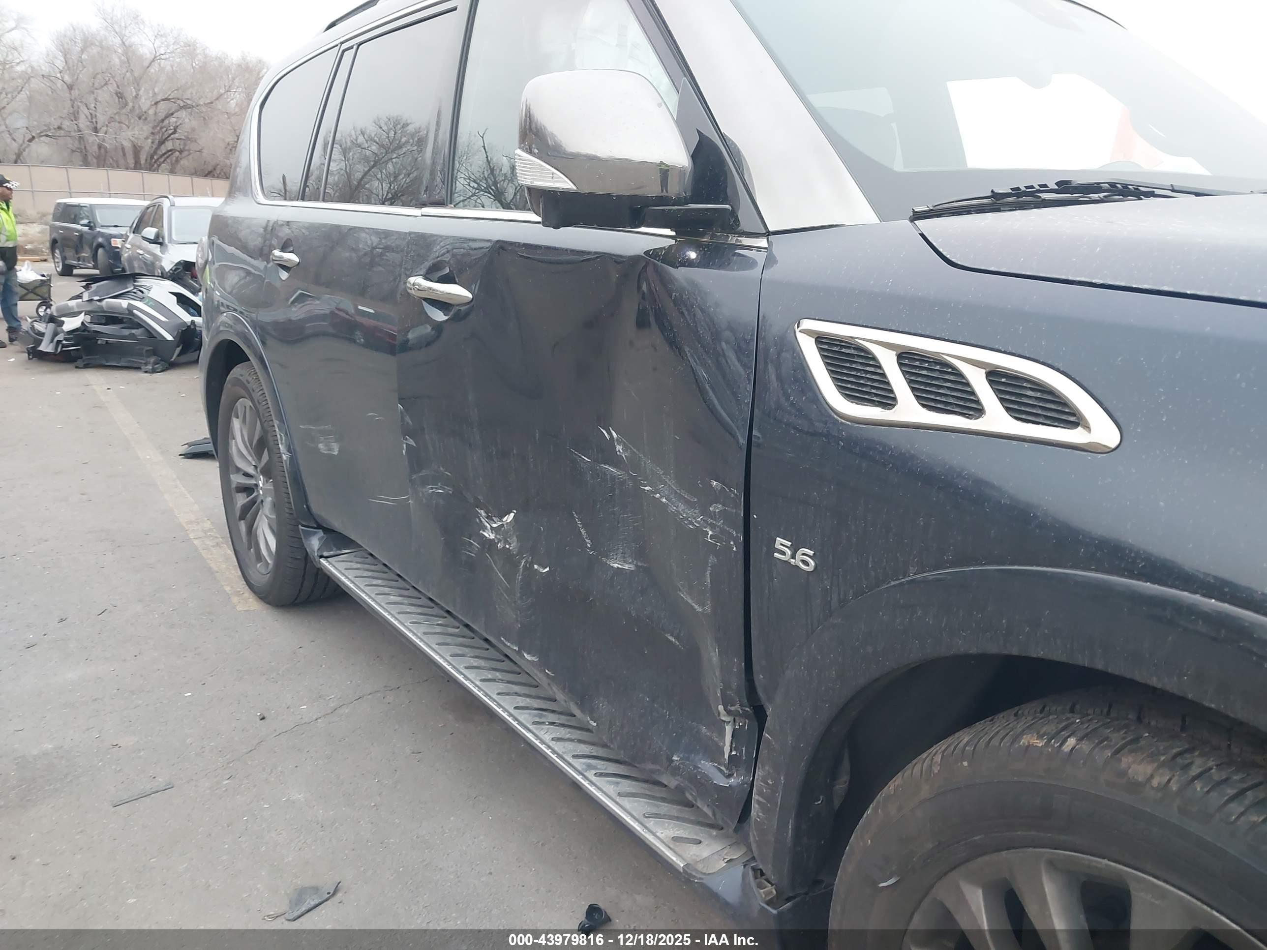 INFINITI QX80 image 6