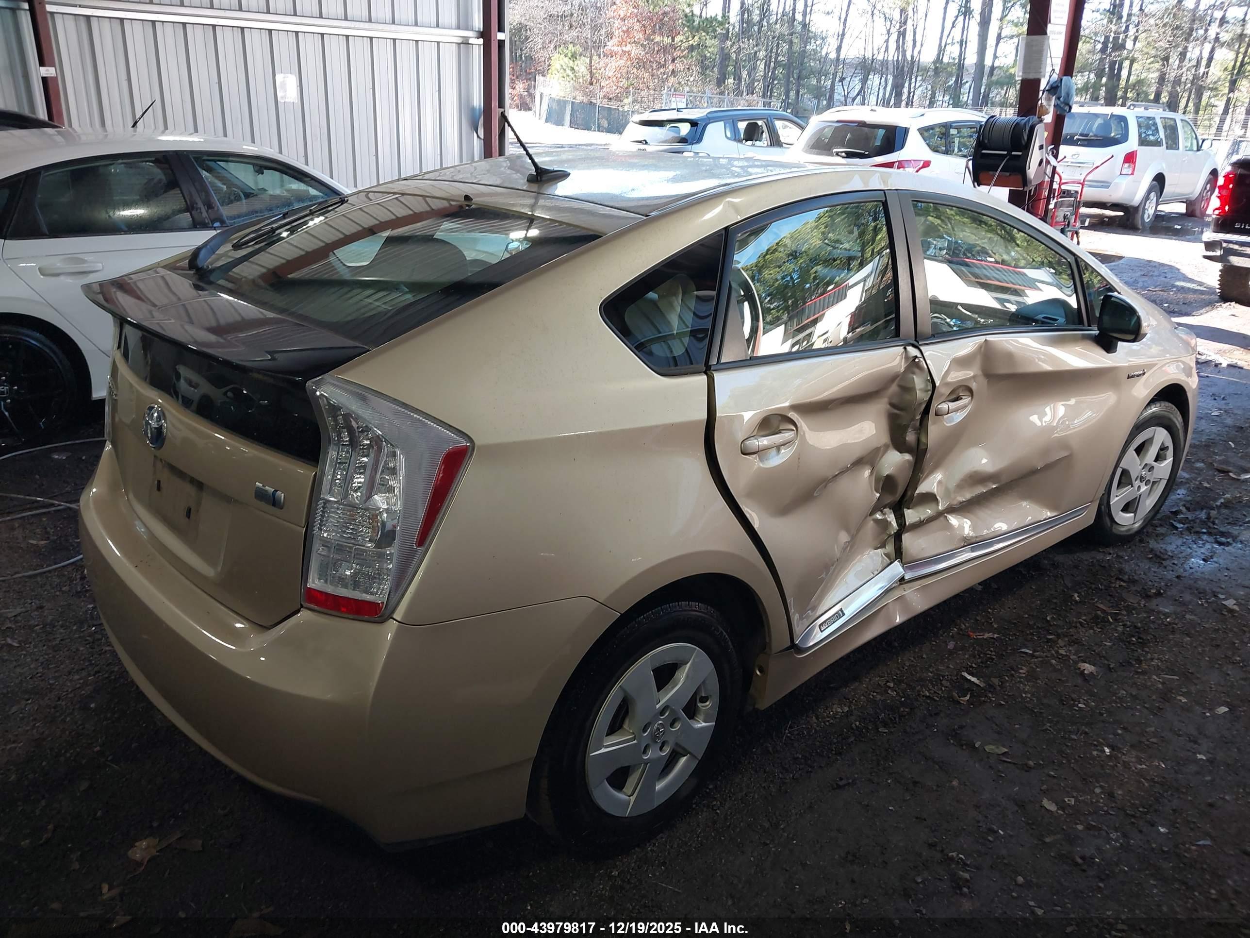 TOYOTA PRIUS image 4