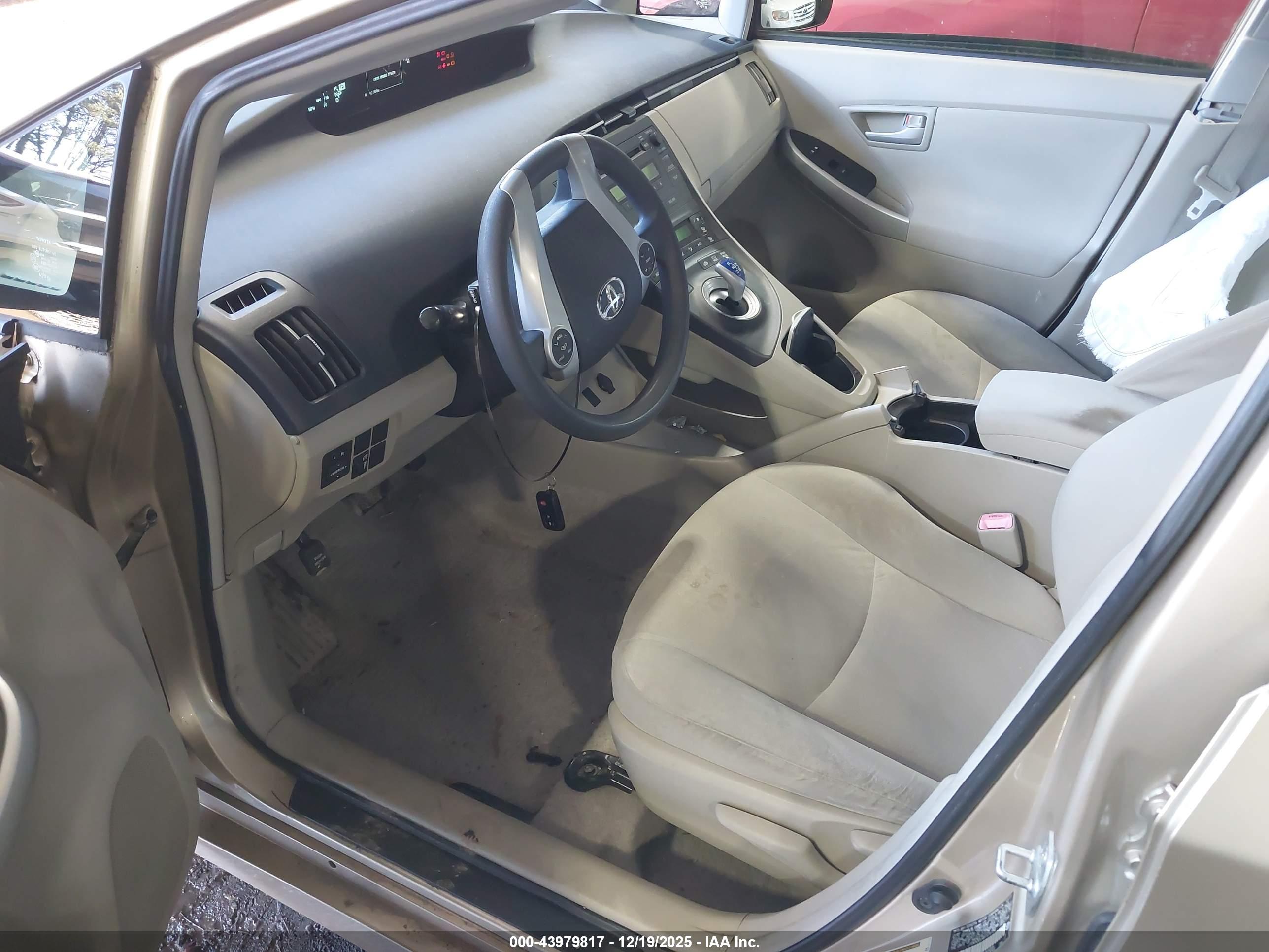 TOYOTA PRIUS image 5