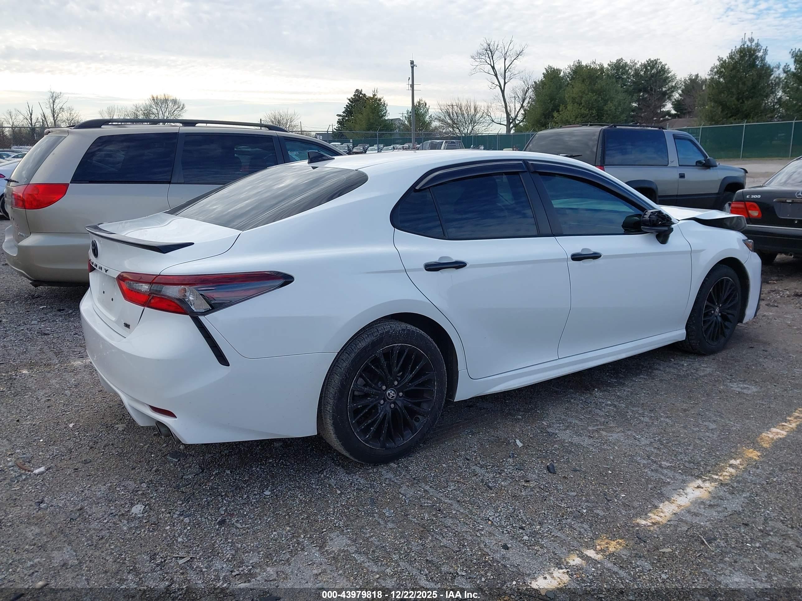 TOYOTA CAMRY image 4