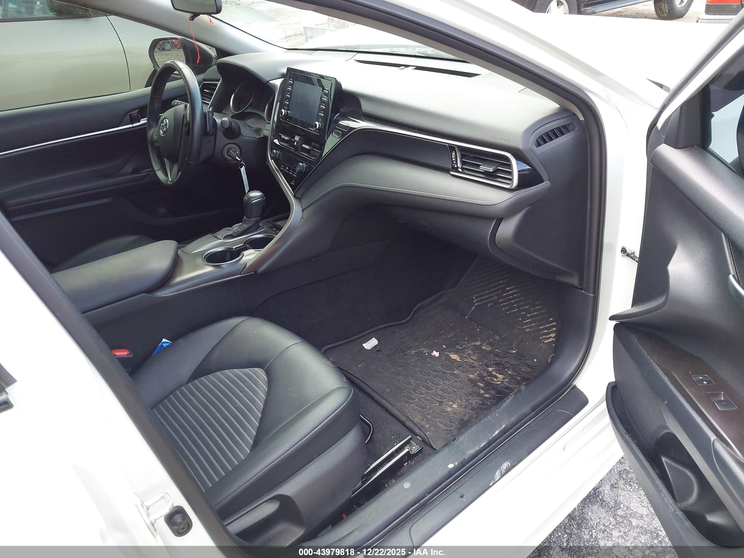 TOYOTA CAMRY image 5