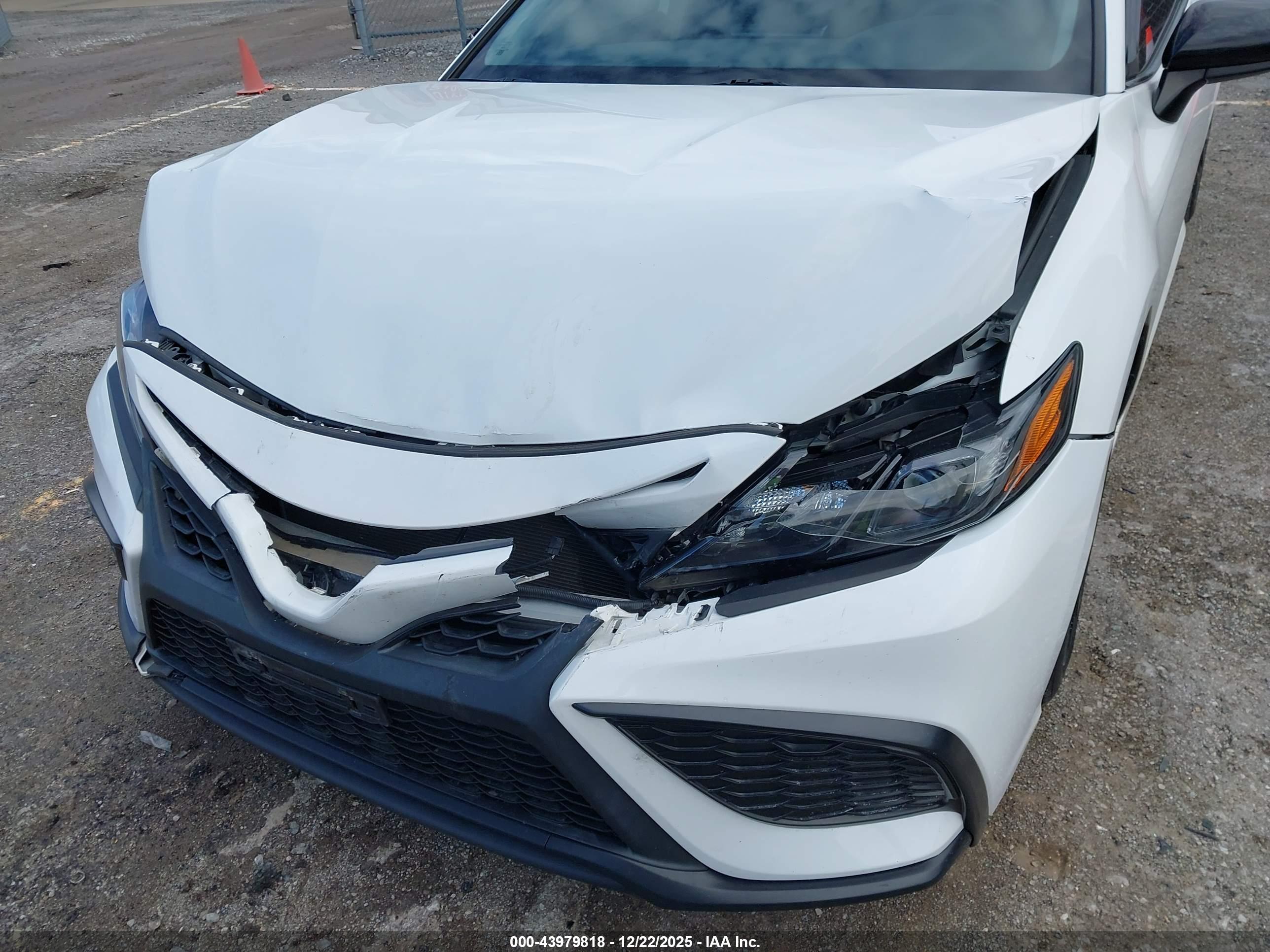 TOYOTA CAMRY image 6