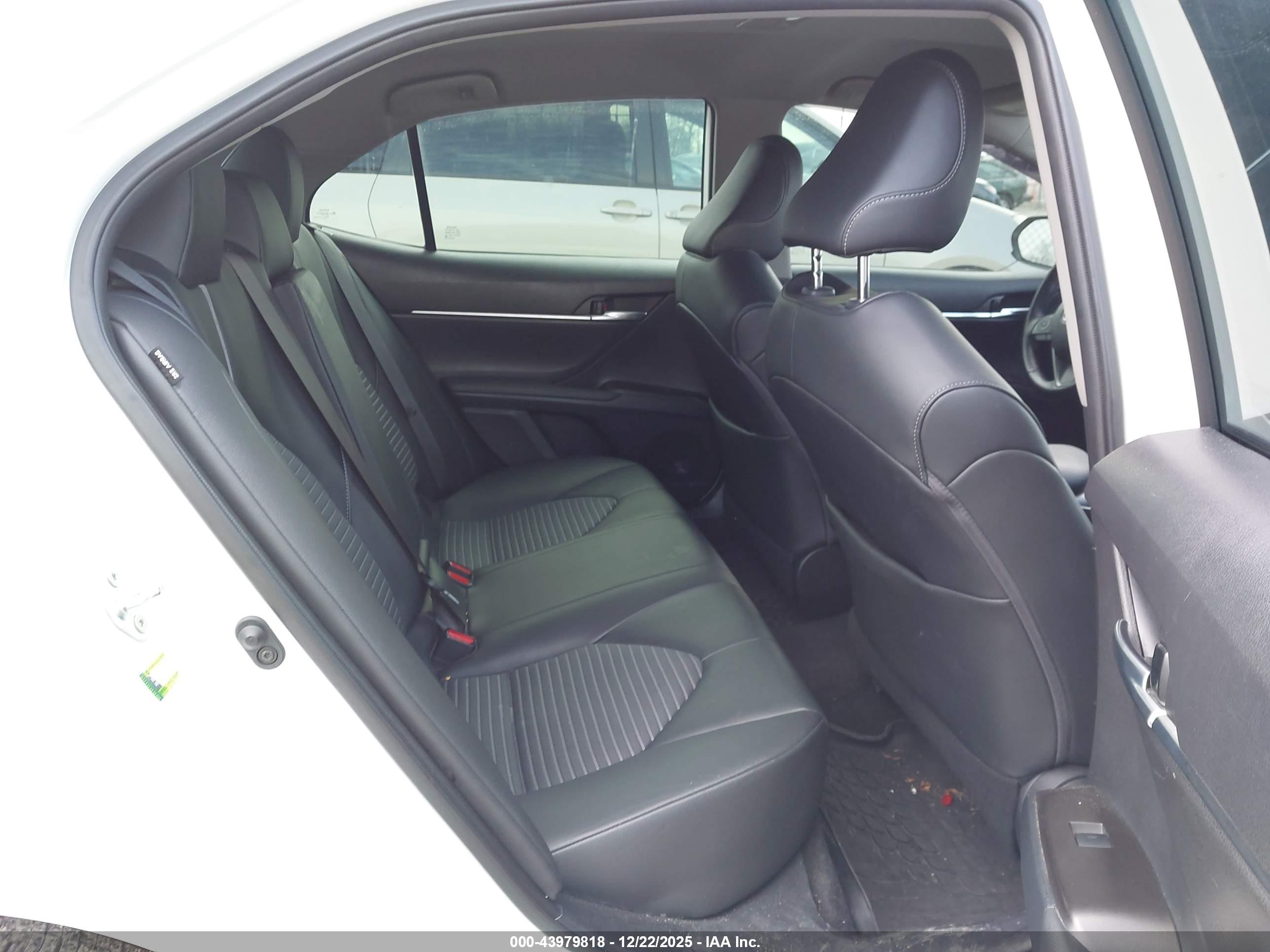 TOYOTA CAMRY image 8