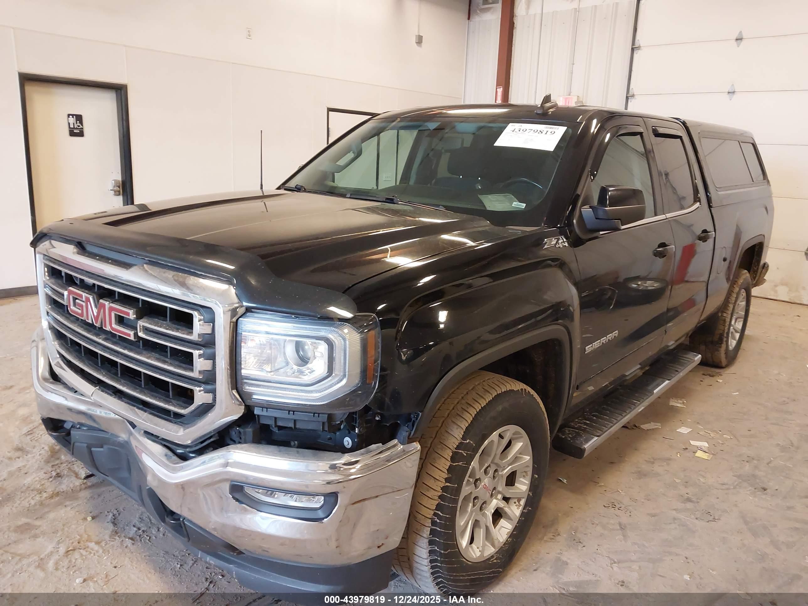 GMC SIERRA image 2