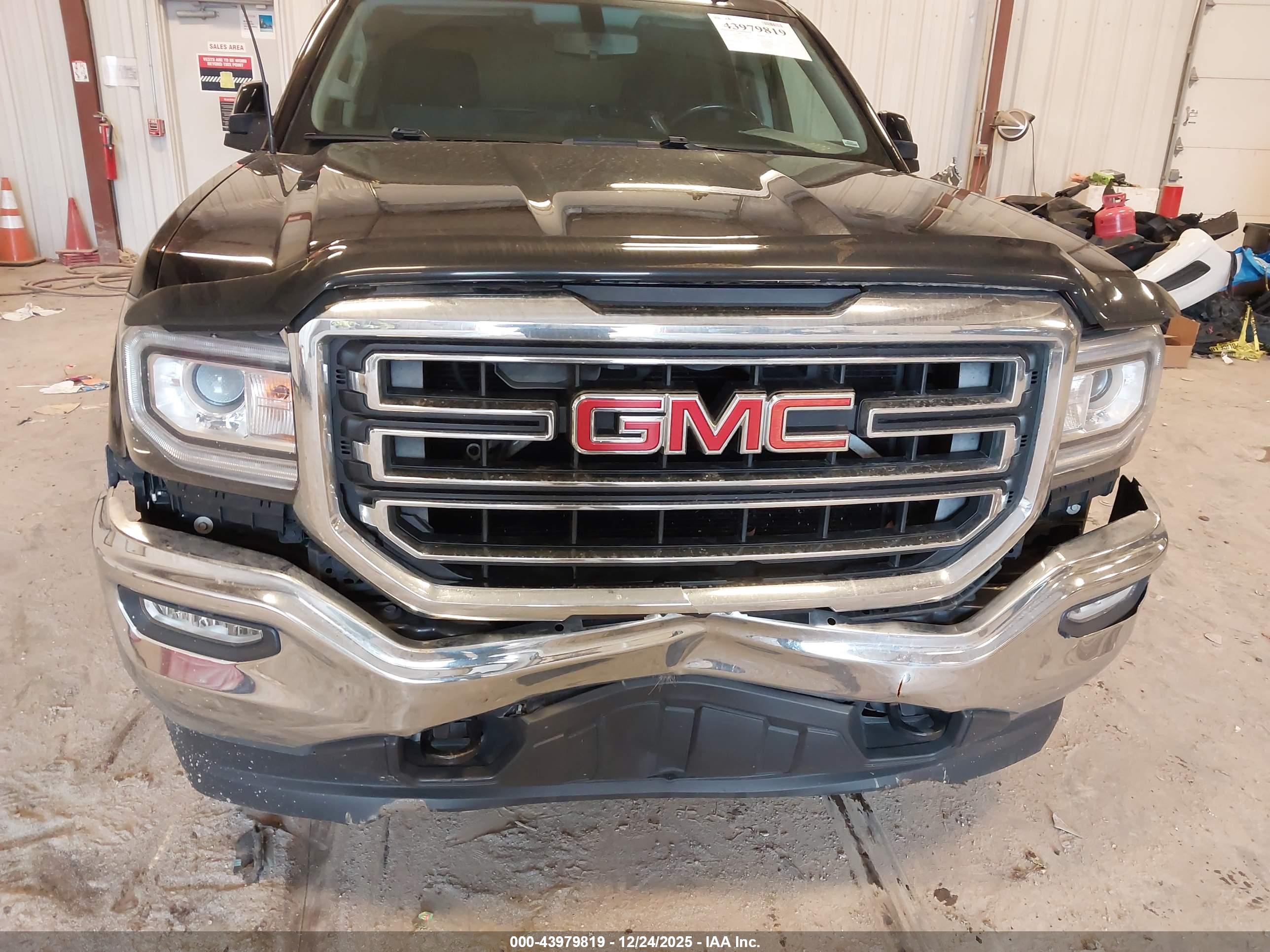 GMC SIERRA image 6
