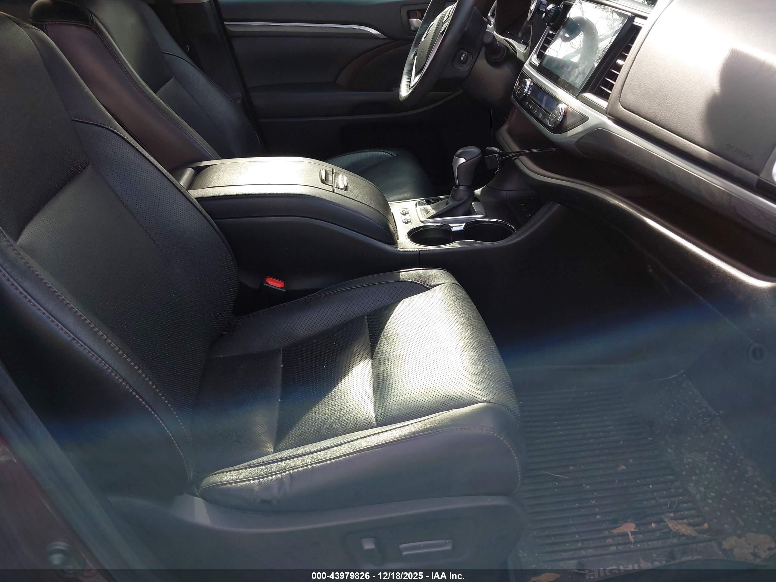 TOYOTA HIGHLANDER image 5