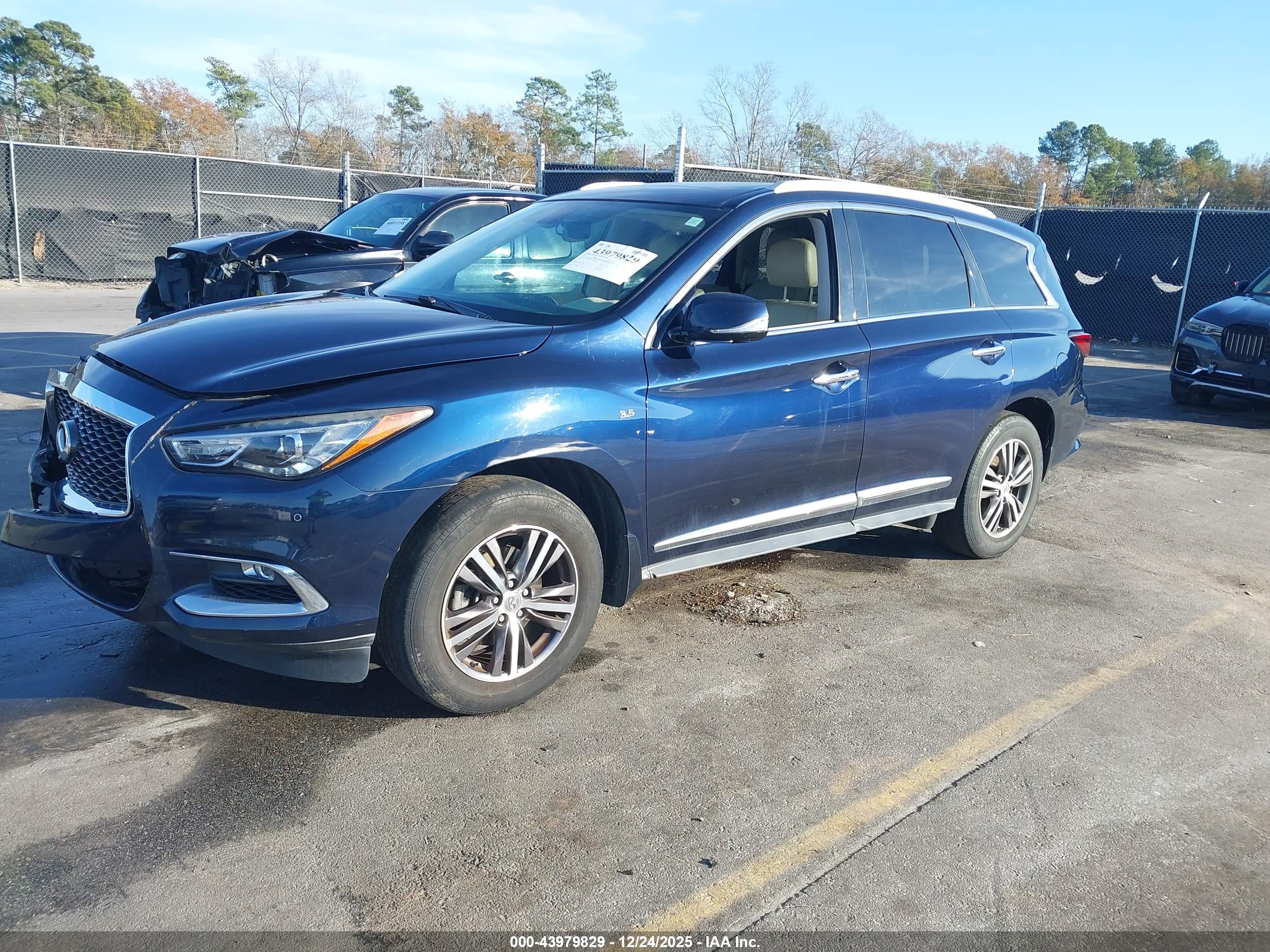 INFINITI QX60 image 2