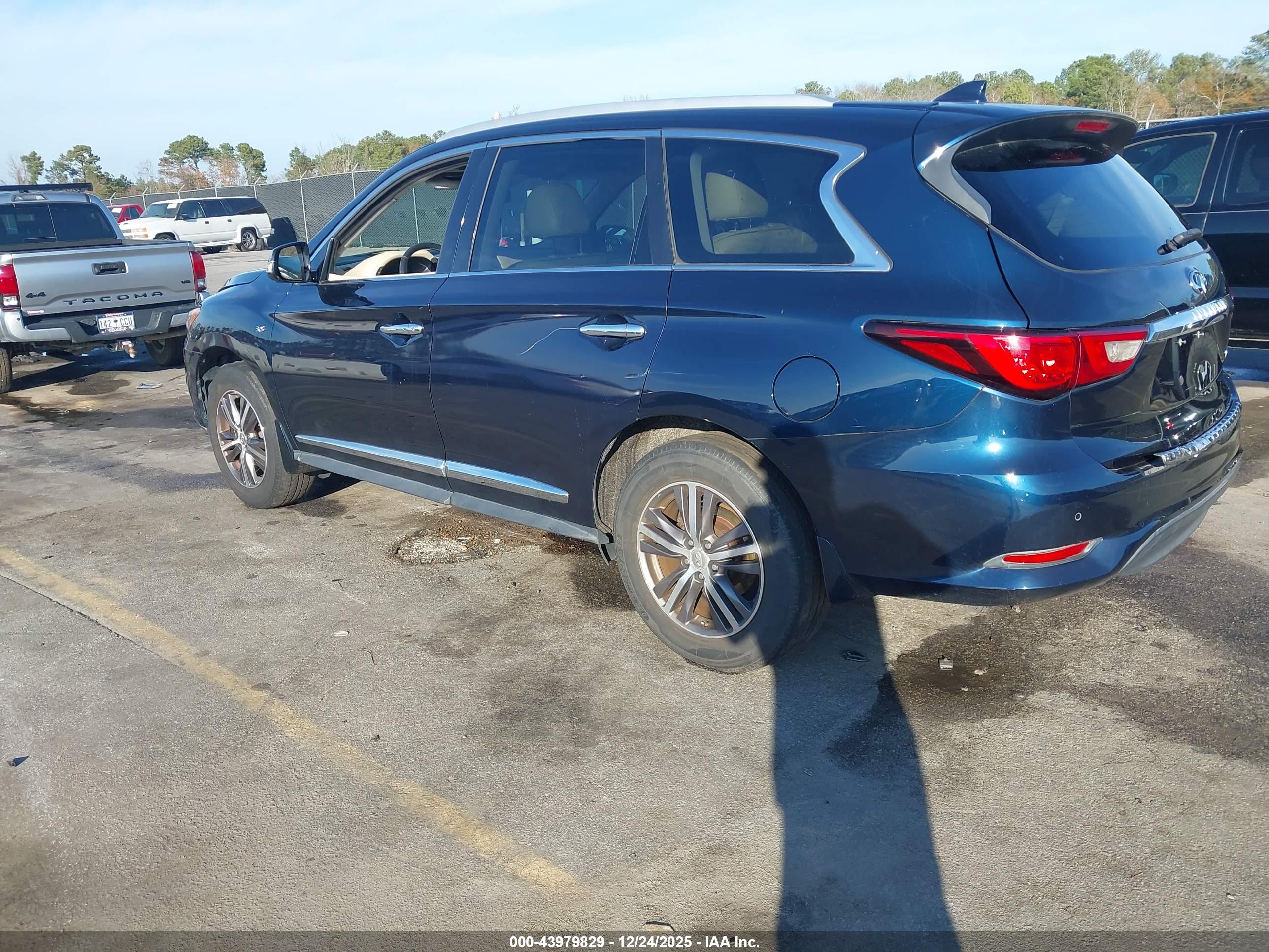 INFINITI QX60 image 3