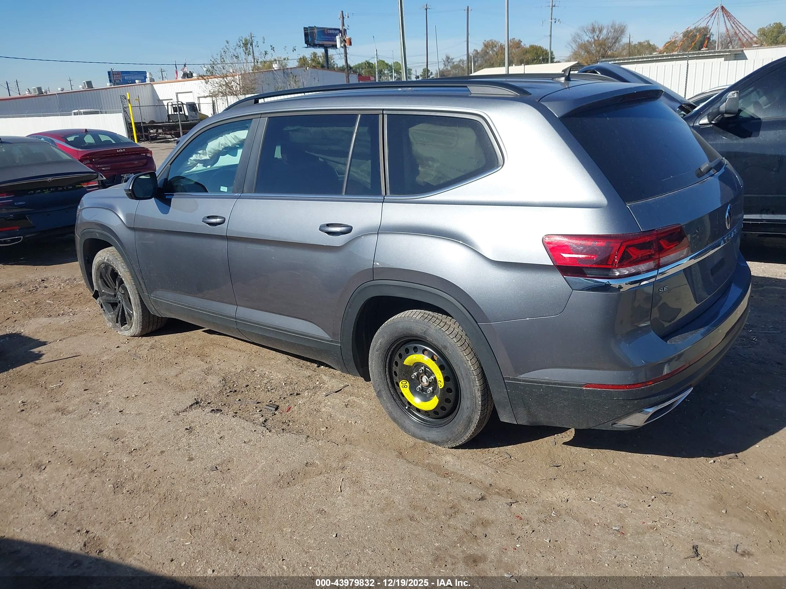 VOLKSWAGEN ATLAS image 3