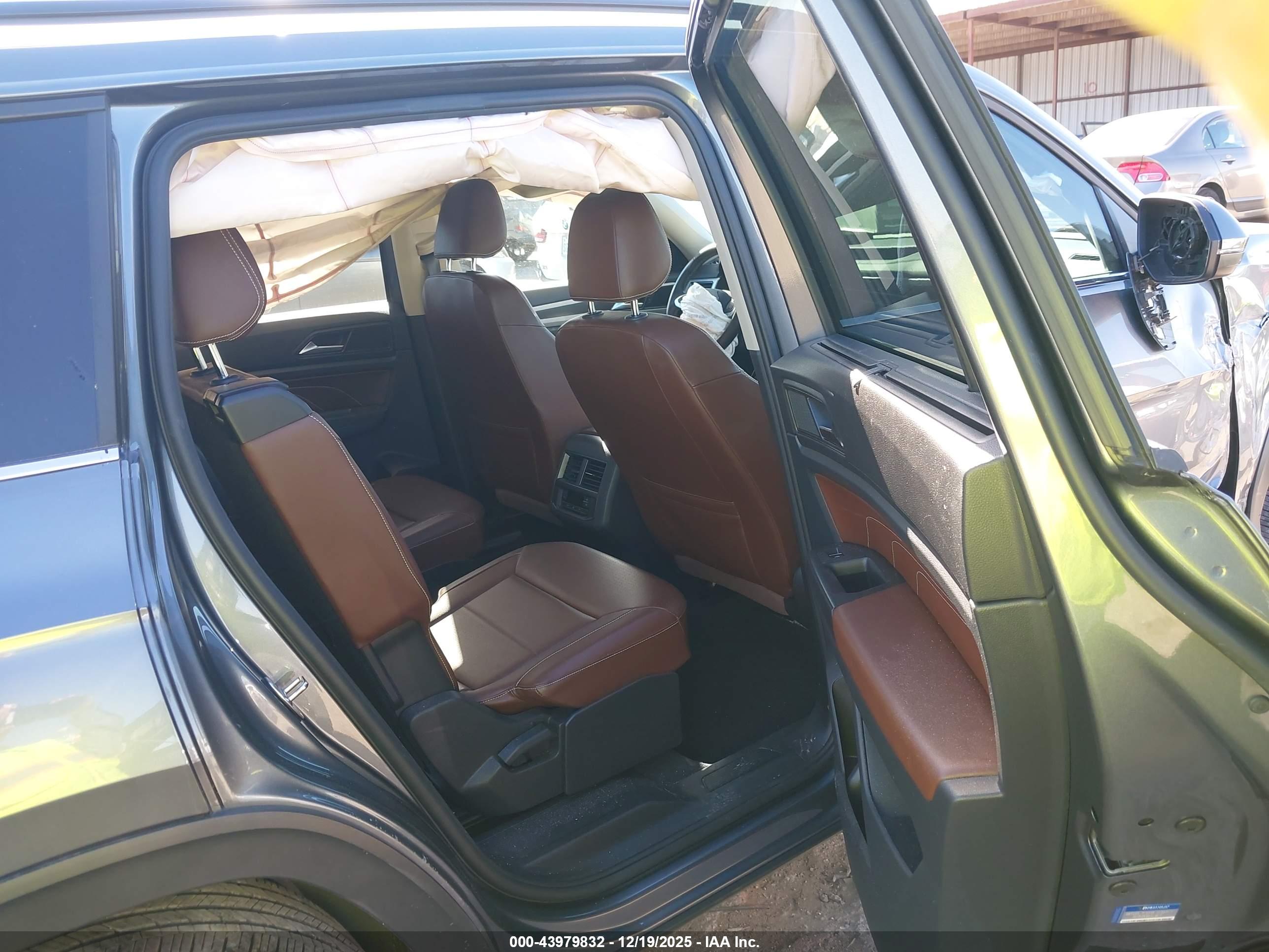 VOLKSWAGEN ATLAS image 8