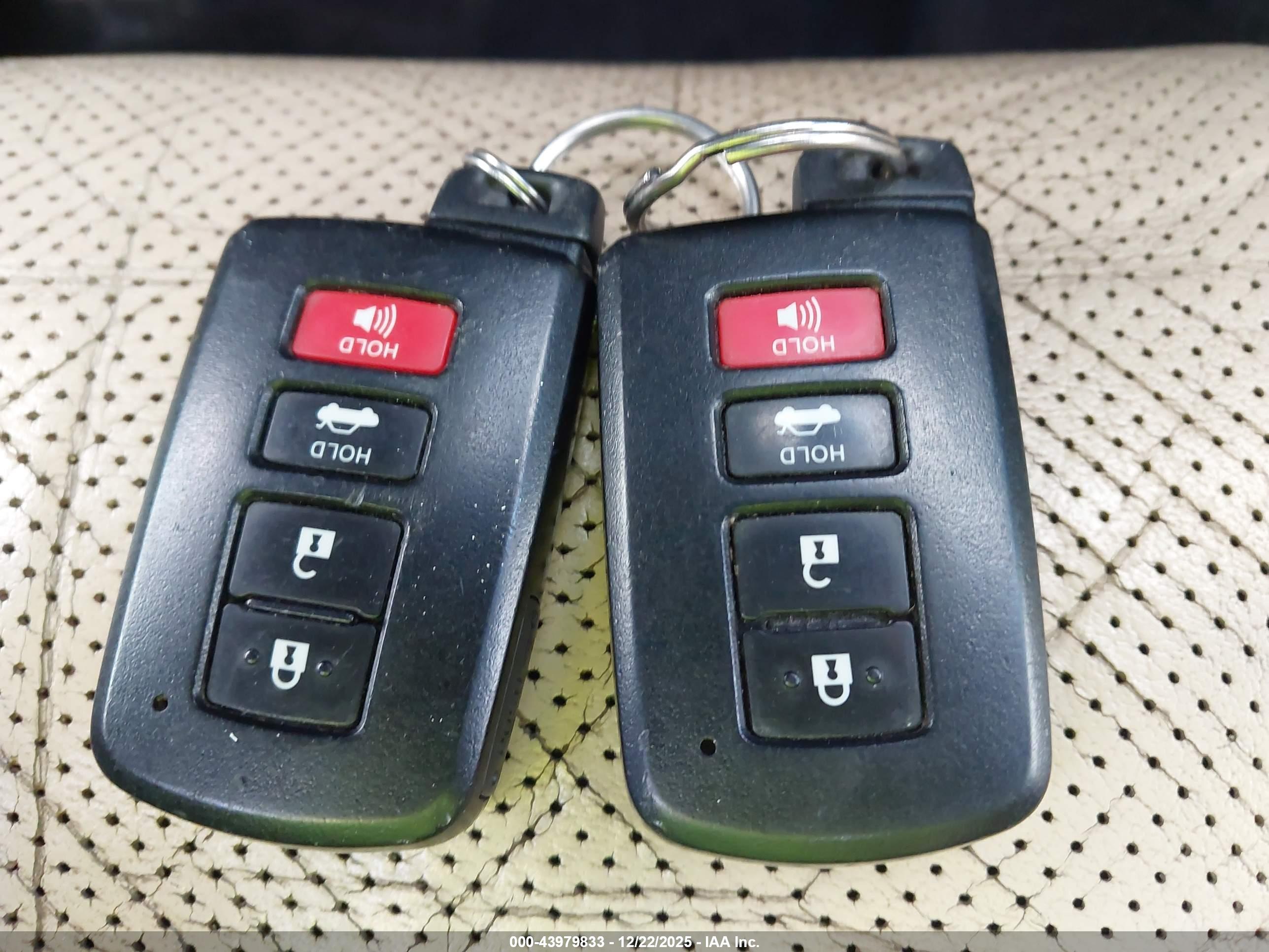 TOYOTA AVALON image 11