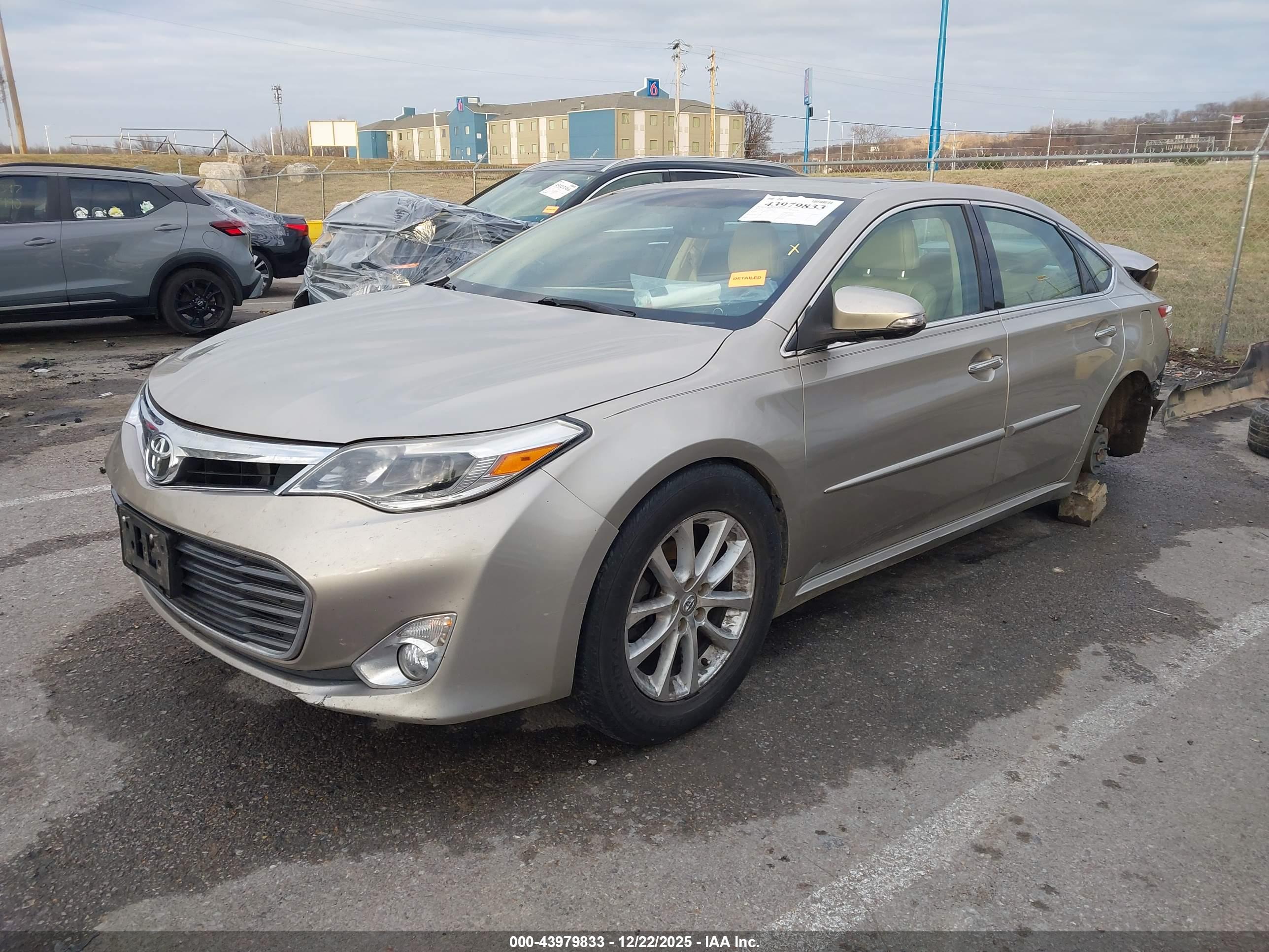 TOYOTA AVALON image 2