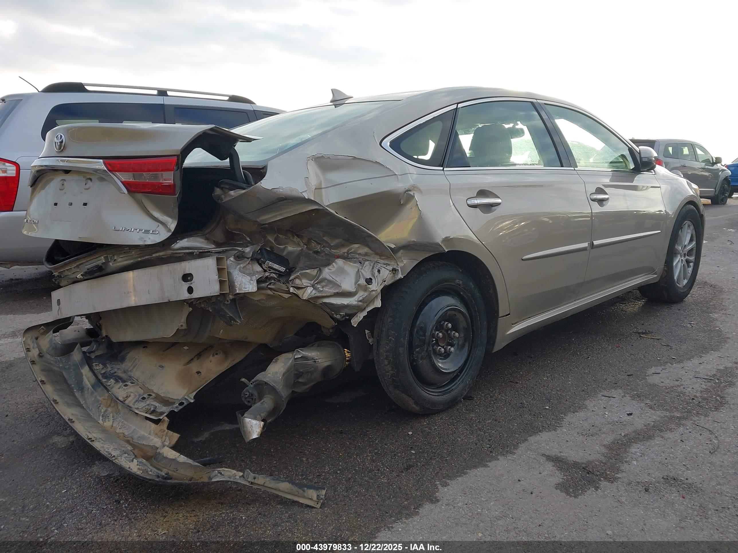 TOYOTA AVALON image 4