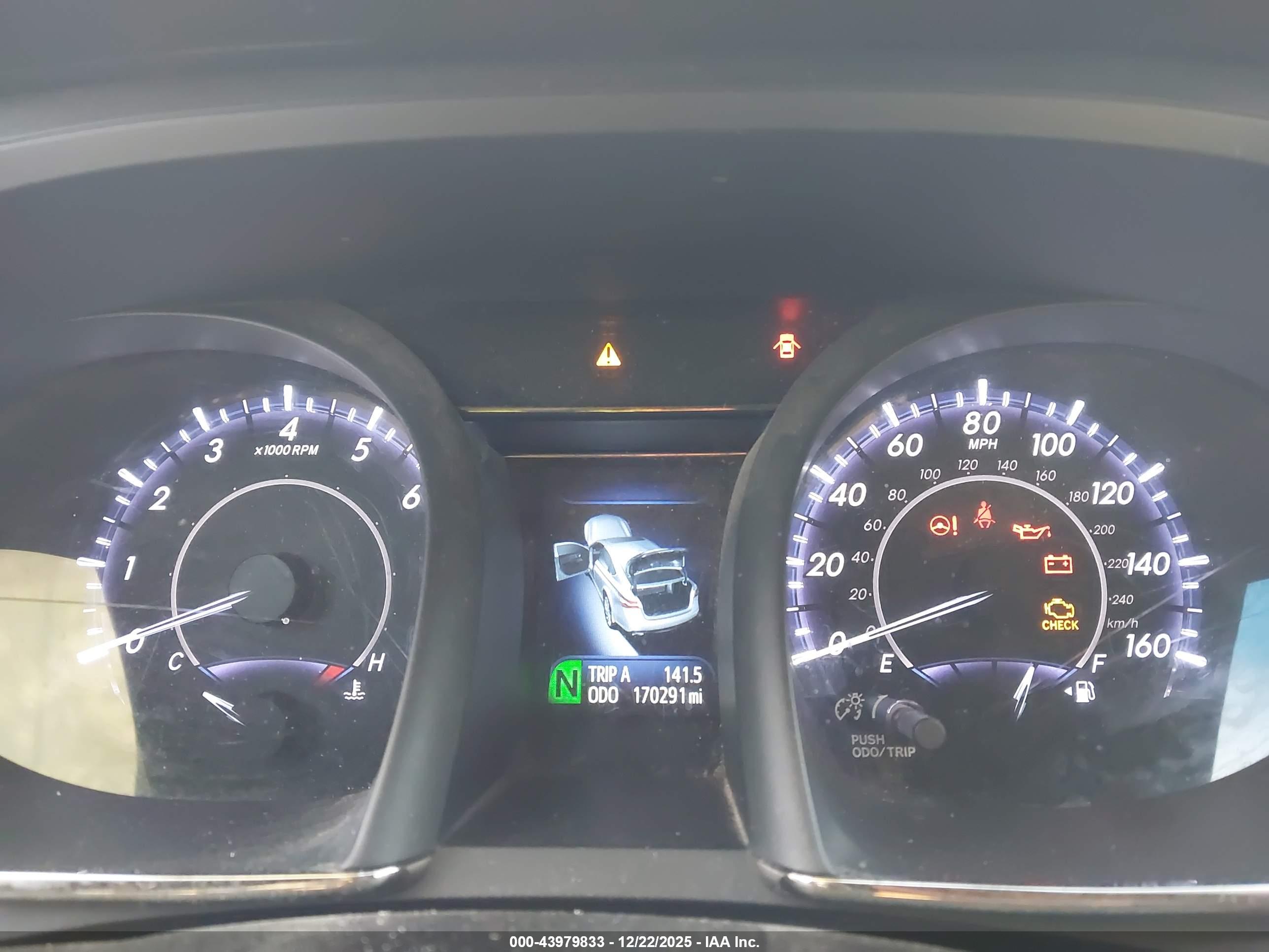 TOYOTA AVALON image 7