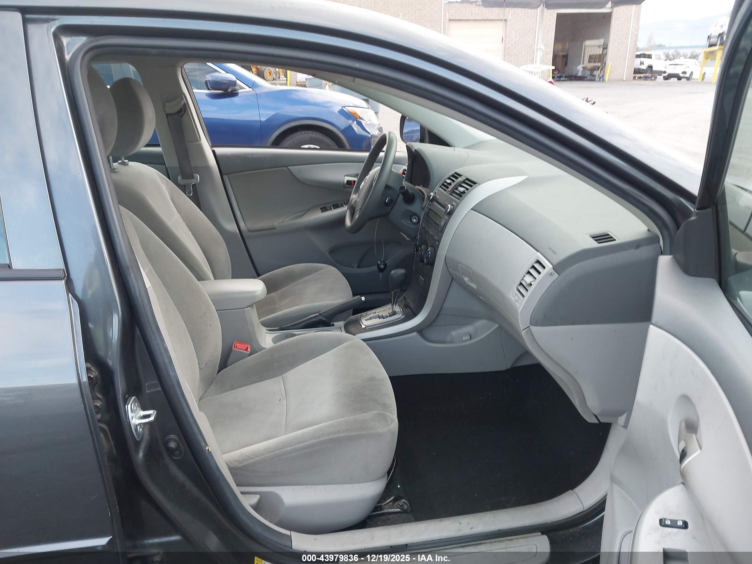 TOYOTA COROLLA image 5