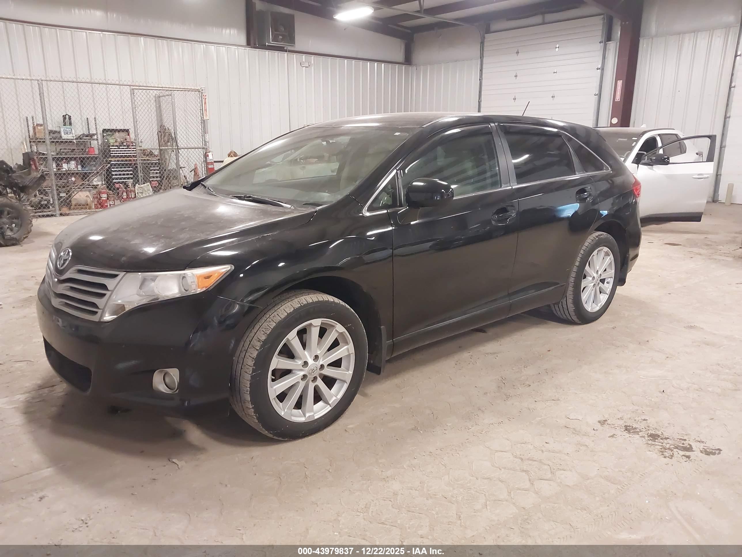 TOYOTA VENZA image 2