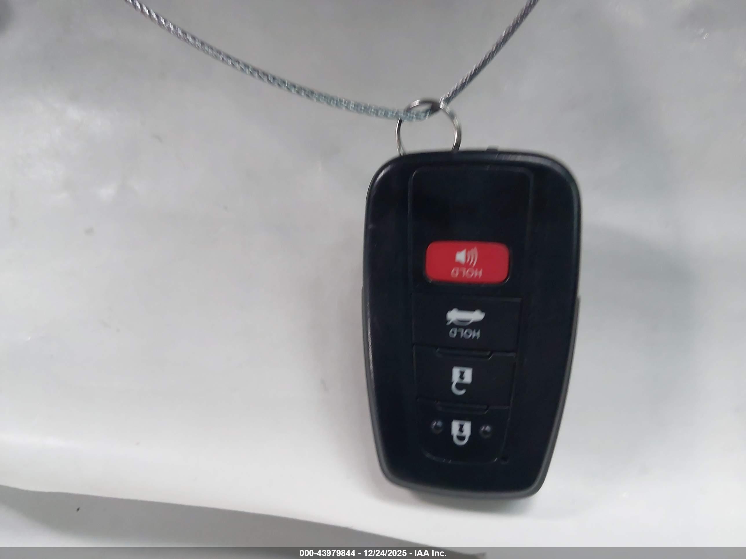 TOYOTA CAMRY image 11